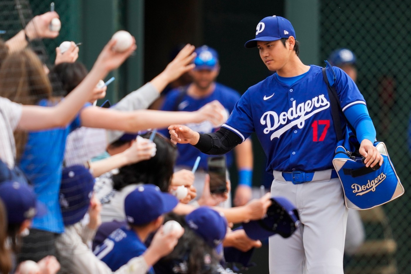 Dodgers depart for South Korea and opportunity to expand the brand 1 AP24066802726329 ubqPEP