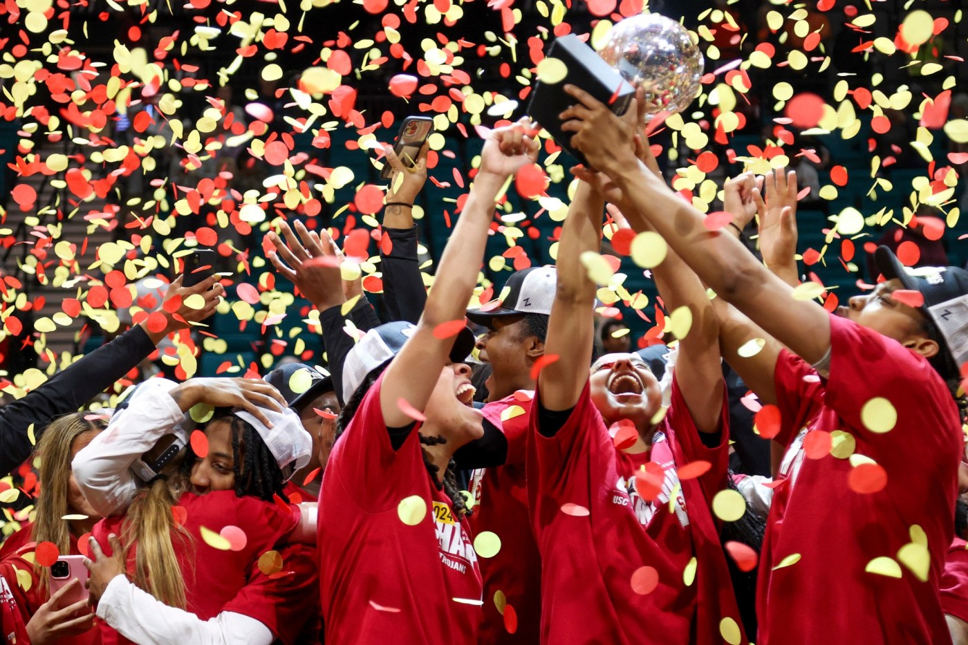 USC women’s basketball earns no. 1 seed in NCAA Tournament 1 AP24070861243368 Ab8qvX