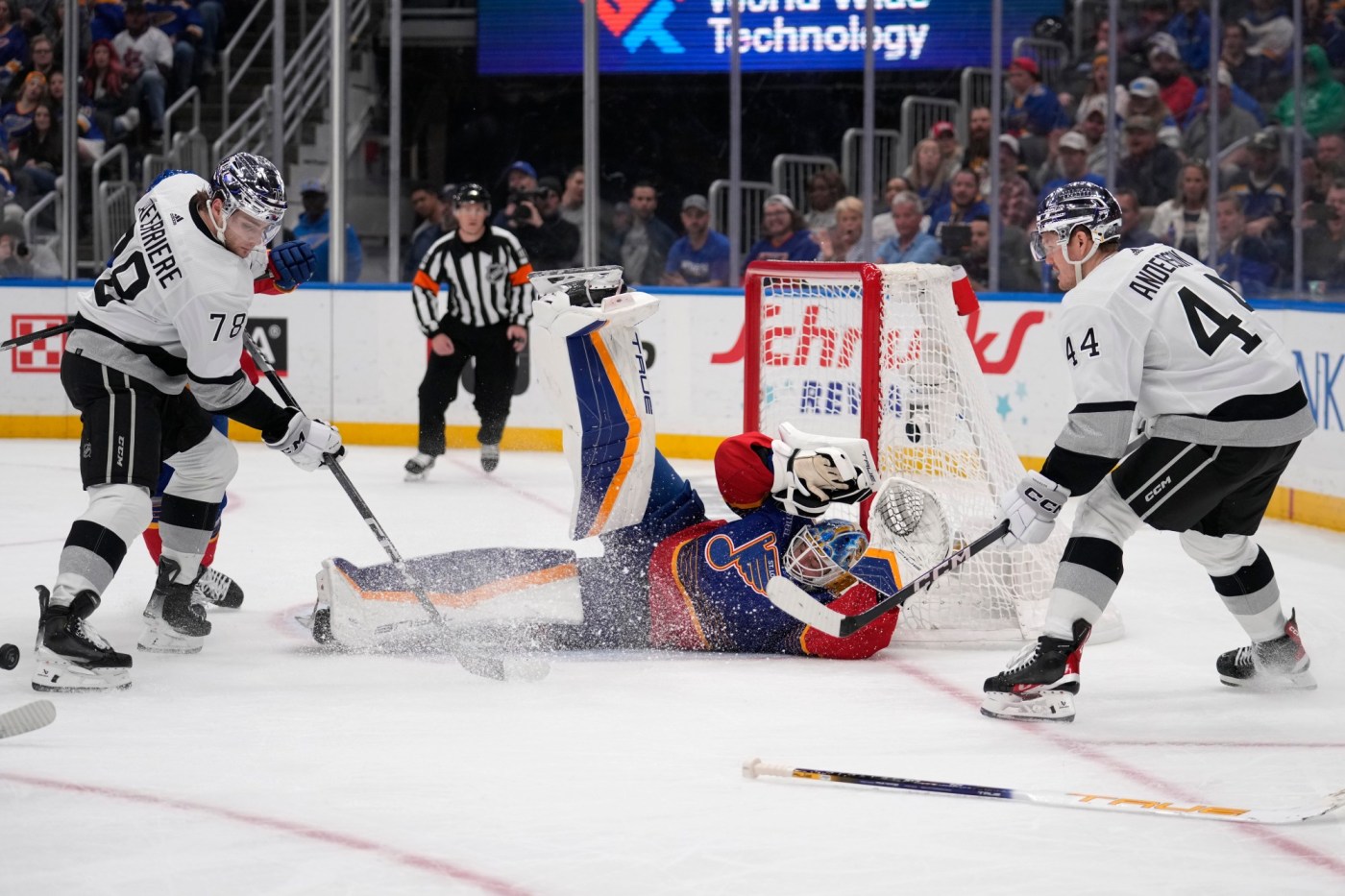 Kings can’t solve Jordan Binnington in loss to Blues 1 AP24074079808140 bZBGdf