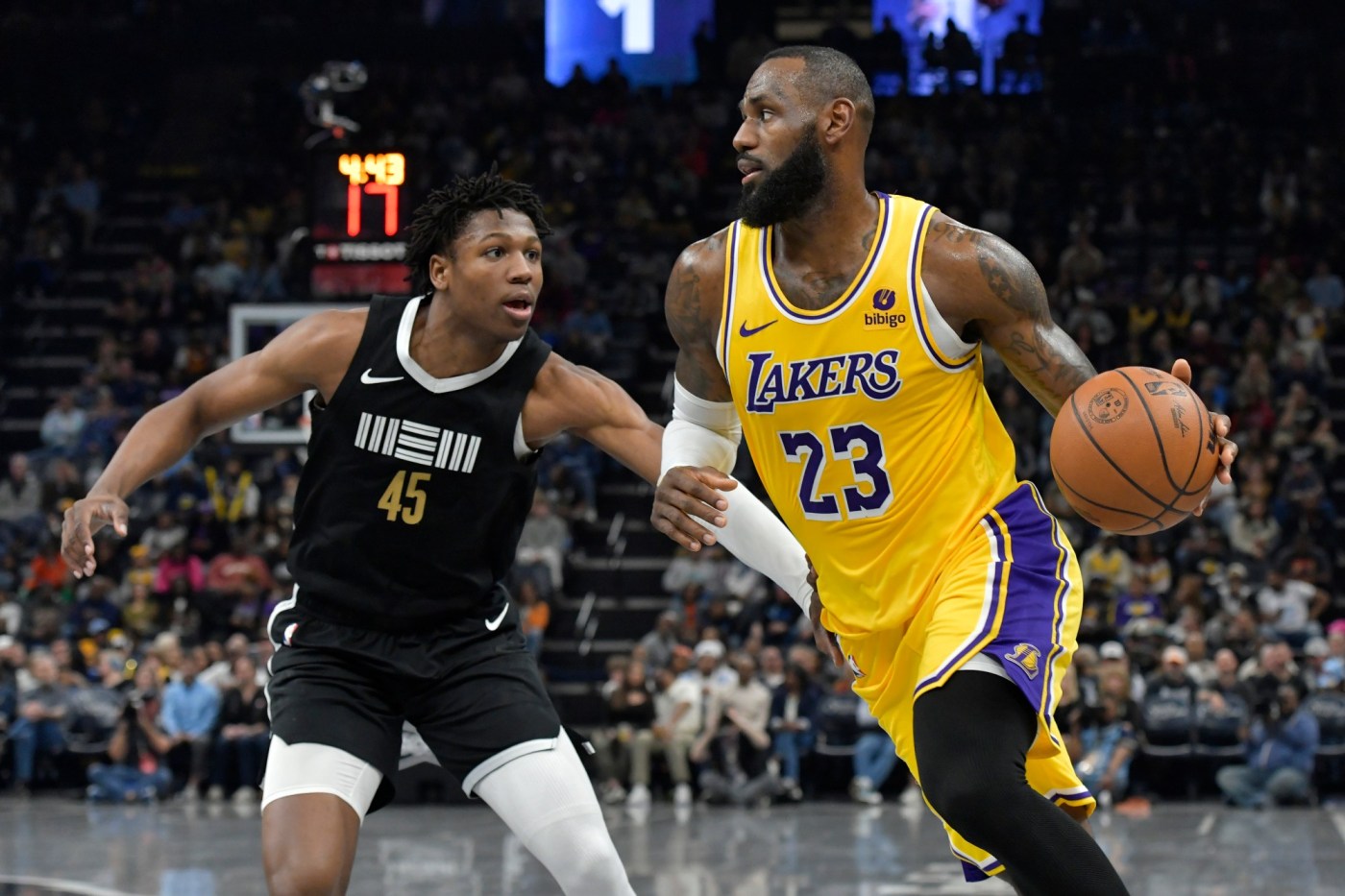 LeBron James, Rui Hachimura lead A.D.-less Lakers past Grizzlies 1 AP24088049059415 8tvLb2