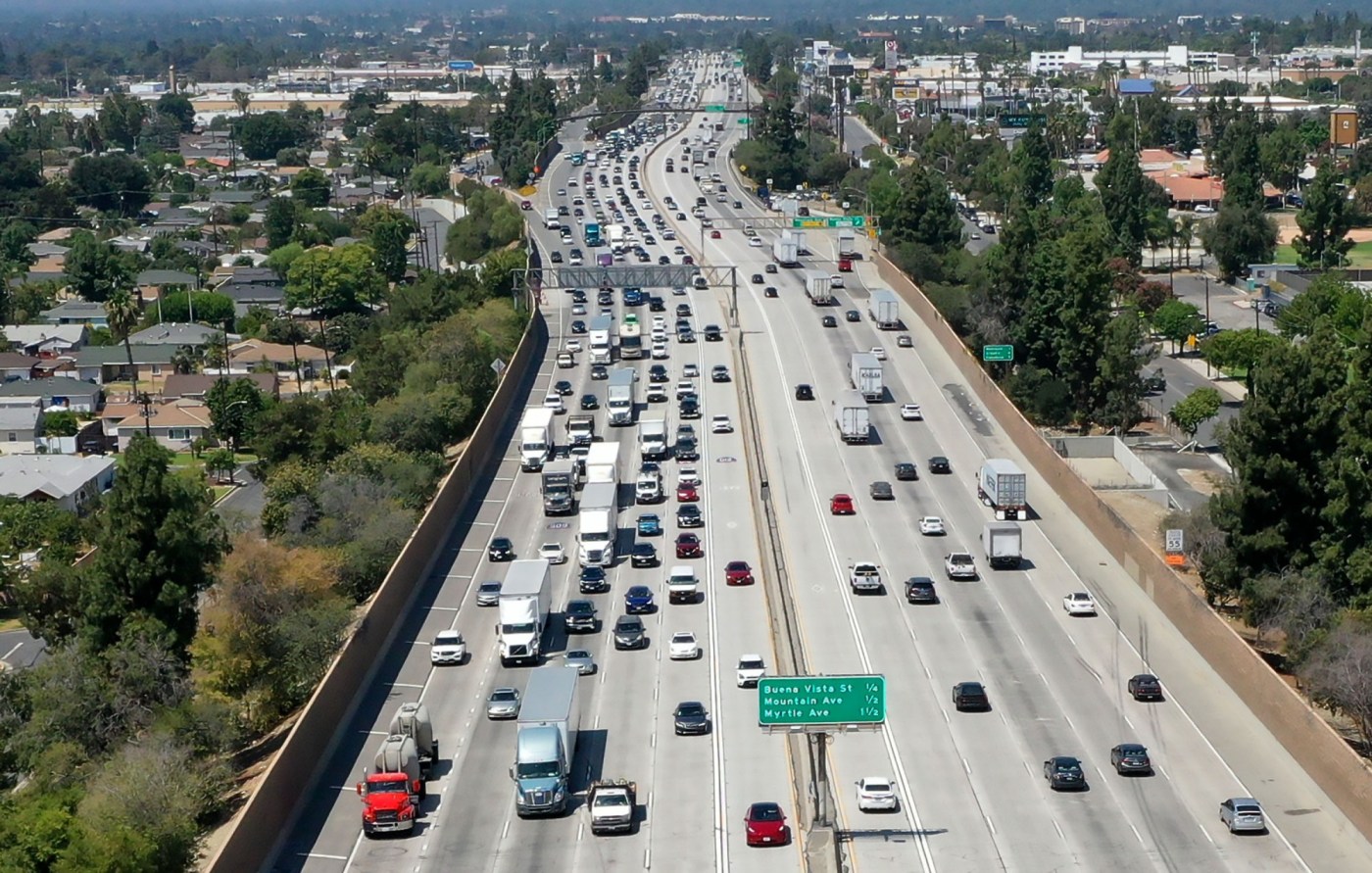 Has the law changed to expand which freeway lanes semi trucks can drive in? 1 LDN L 210CLOSUREFOLO 0819 07 ISLNfI
