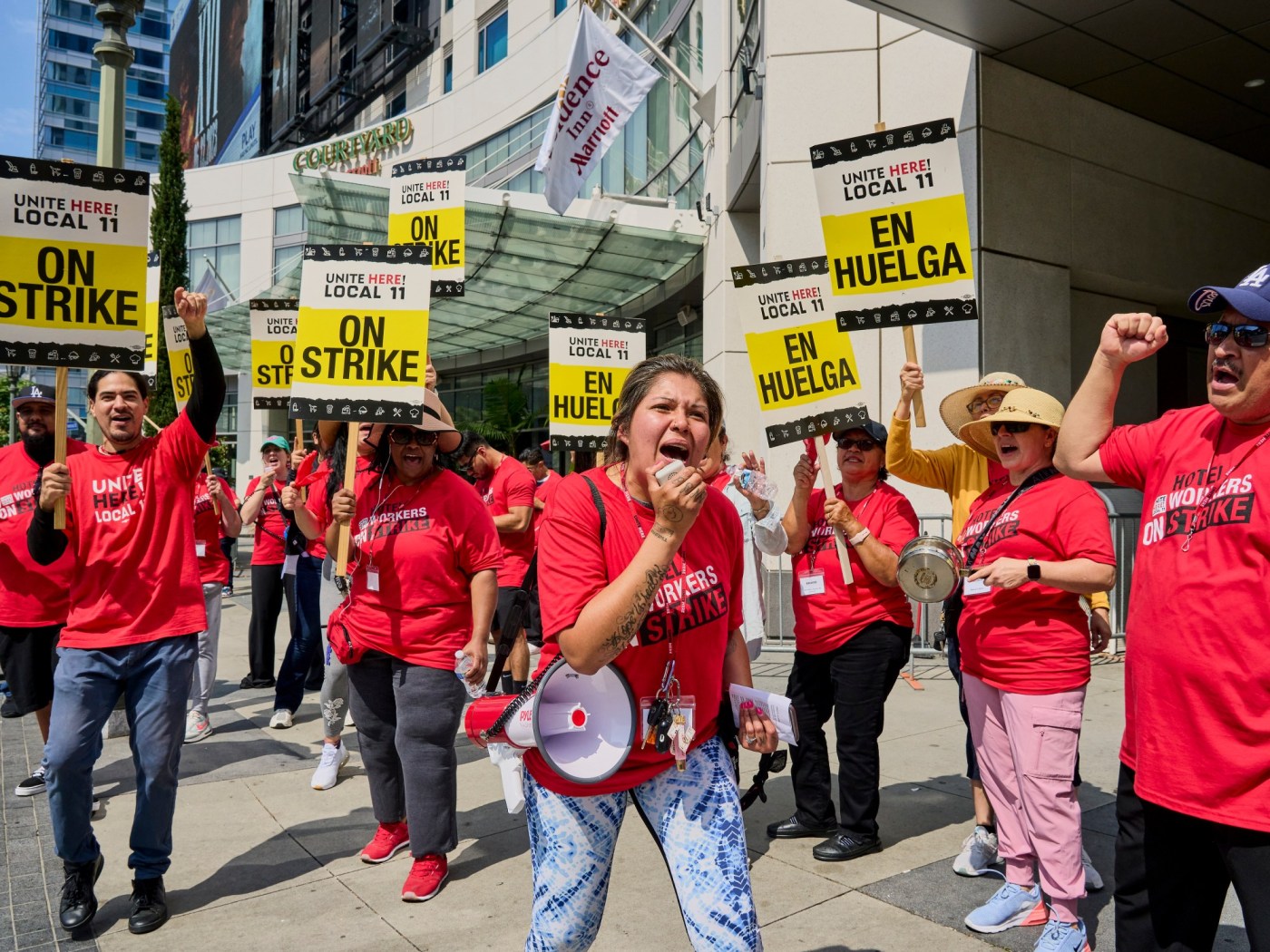 Workers at 34 Southern California hotels getting $5-$10 hourly pay hikes in new labor contracts 1 LDN L KAISER SOLIDARITY 2 0818 H3aTLY