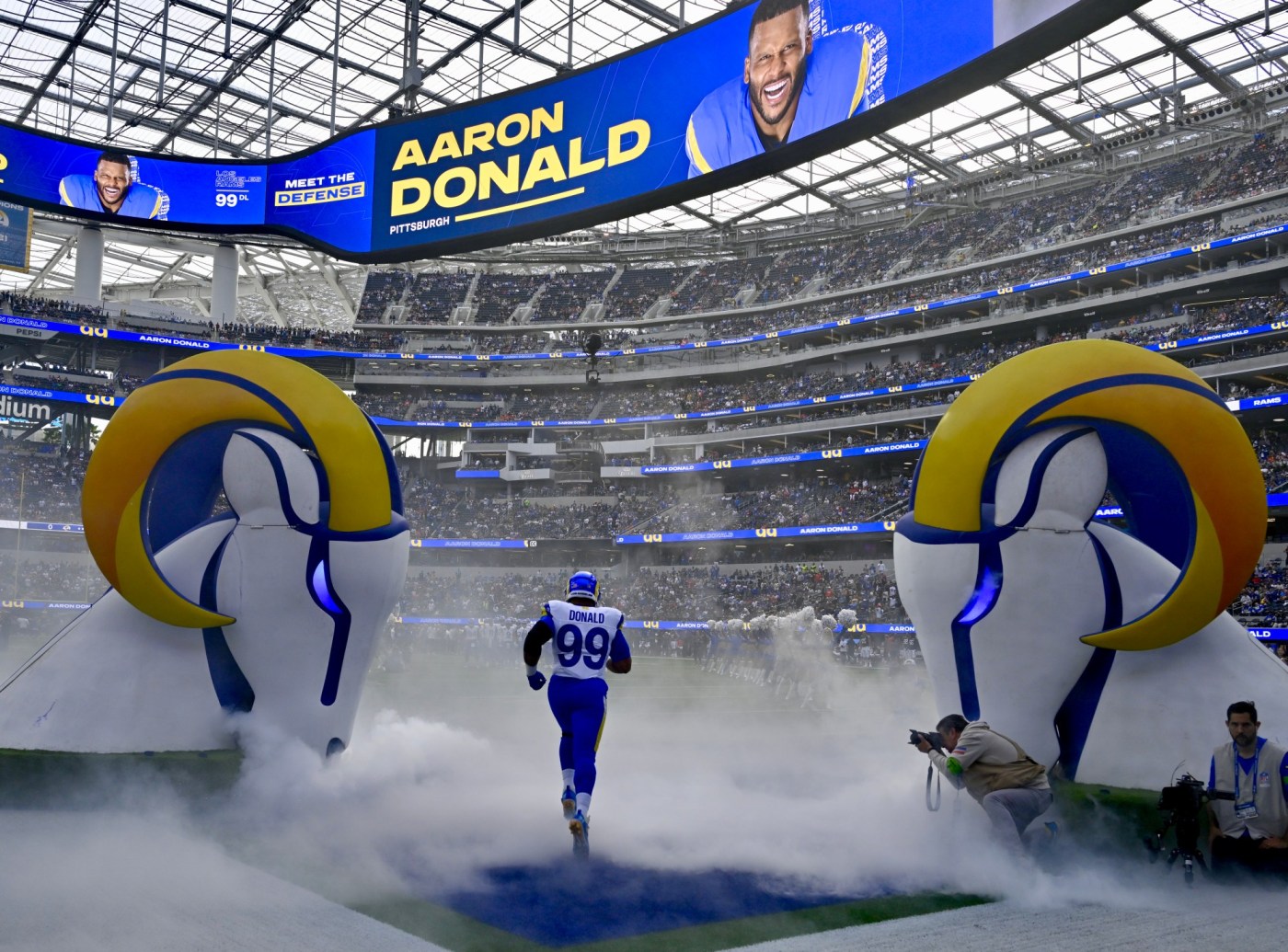 Aaron Donald retires: Stories from his career 1 LDN L RAMS 1204 KB44 kKnQuy
