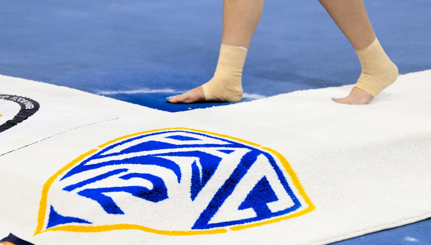 UCLA gymnastics nabs 3 perfect 10s in final home meet 1 LDN L UCLA GYM 0402 KB21 1 oWw6LY