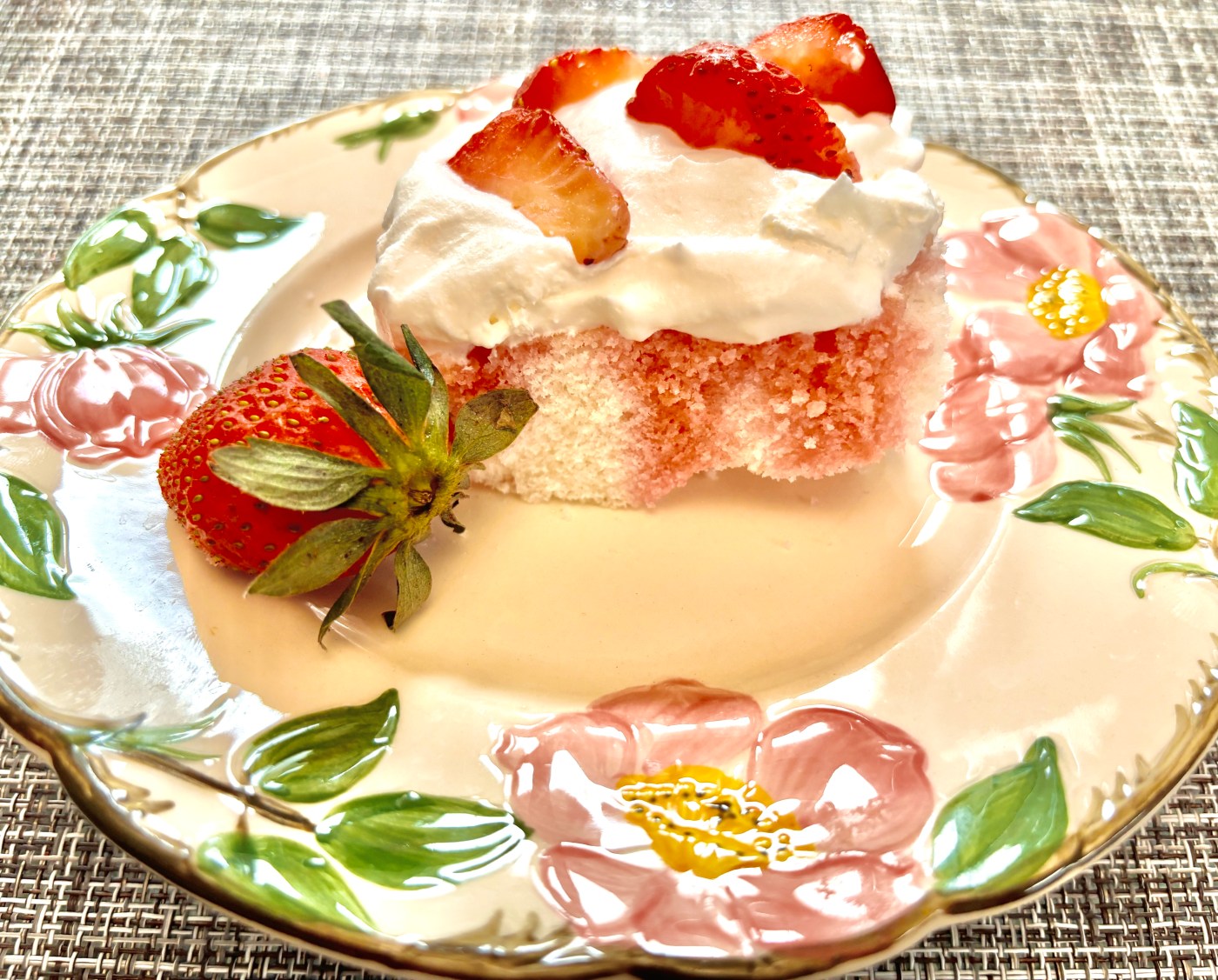 Easy strawberry cake is a snap to make 1 LWG L CARLA 0208 01 1 qTmFrv