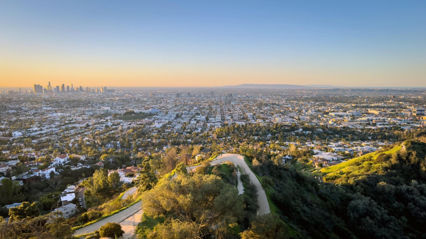 Americans are living farther and farther from their workplaces 1 OCR Z HOUSING WORK RhfQfX