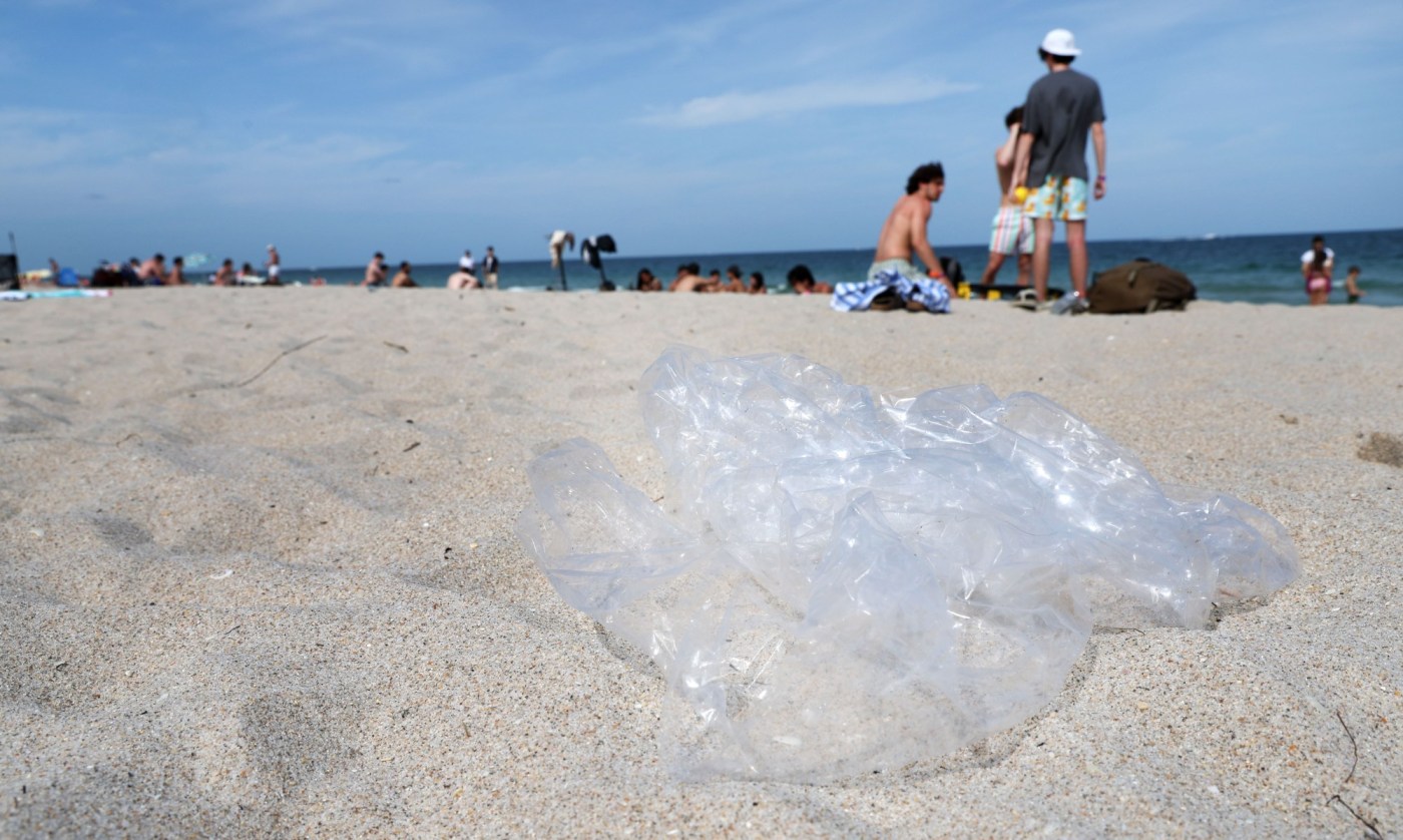 Share water bottles? Use refill shampoo pouches? New concepts in cutting plastic pollution 1 TFL L Aspen Climate Plastics 1Qw5Xq