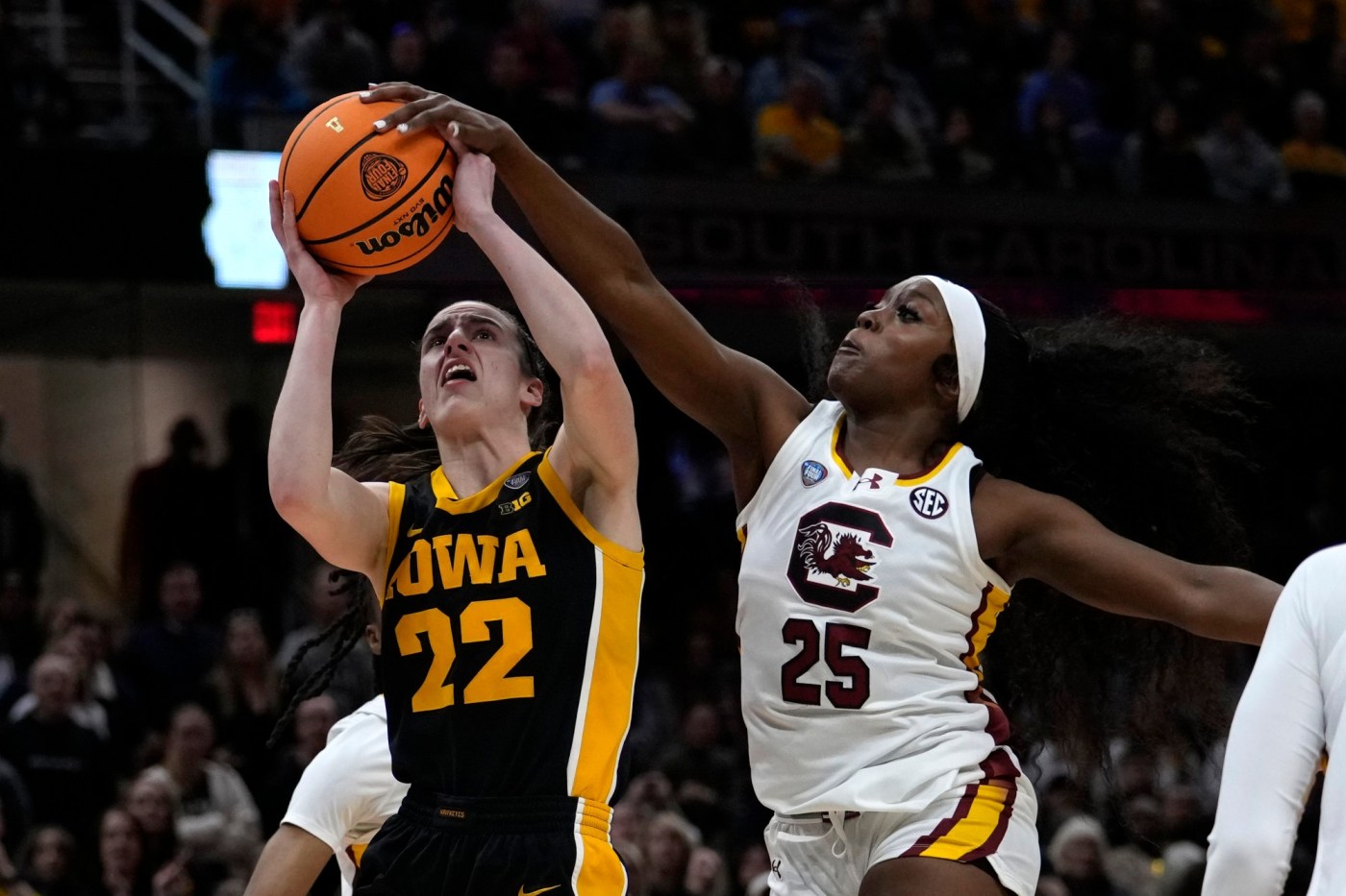 South Carolina denies Caitlin Clark, Iowa to win national title 1 AP24098732533109 ZIuo5d