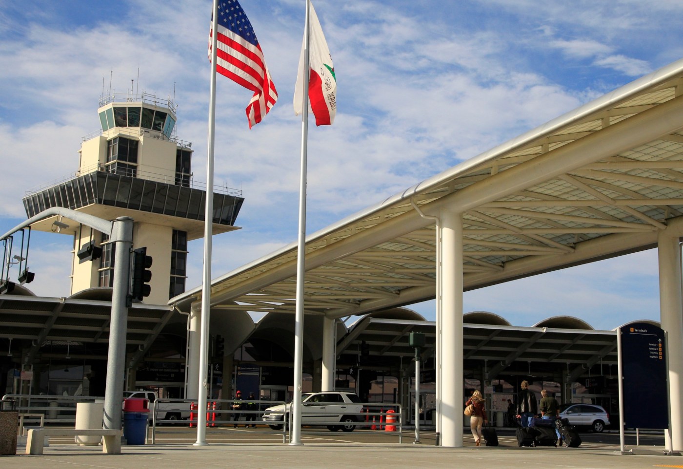 John Phillips: Oakland International Airport of Anywhere but Oakland 1 AP24101834276335 HuAr3L