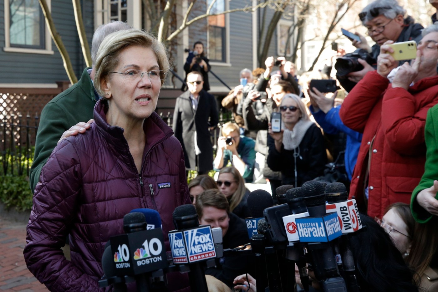 Mindless or spineless: The unbearable lightness of being Elizabeth Warren 1 Election 2020 Elizabeth Warren v7whsr