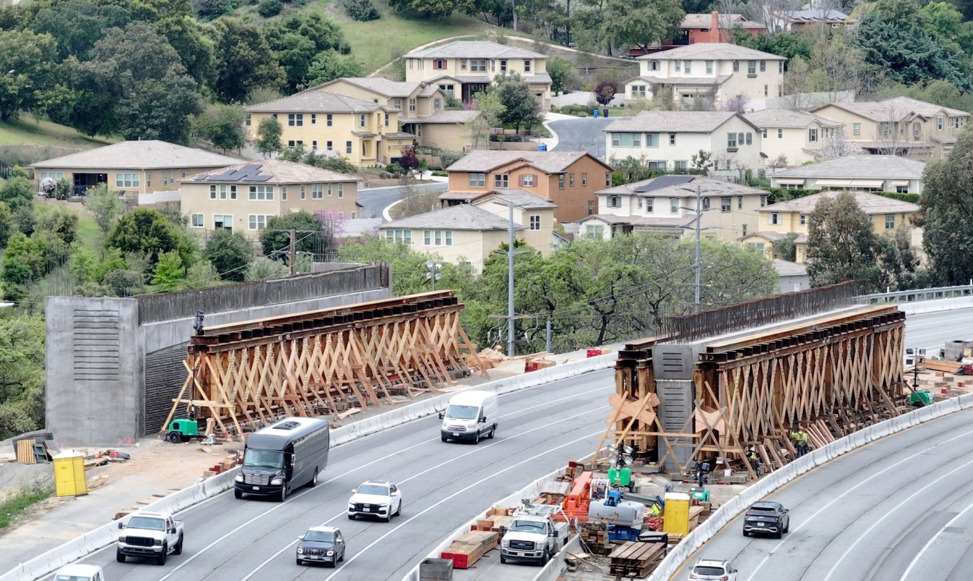 101 Freeway shutdown will allow major work on a ‘wildlife crossing’ bridge 1 LDN L 101CLOSURE 0410 002 EEvdTC