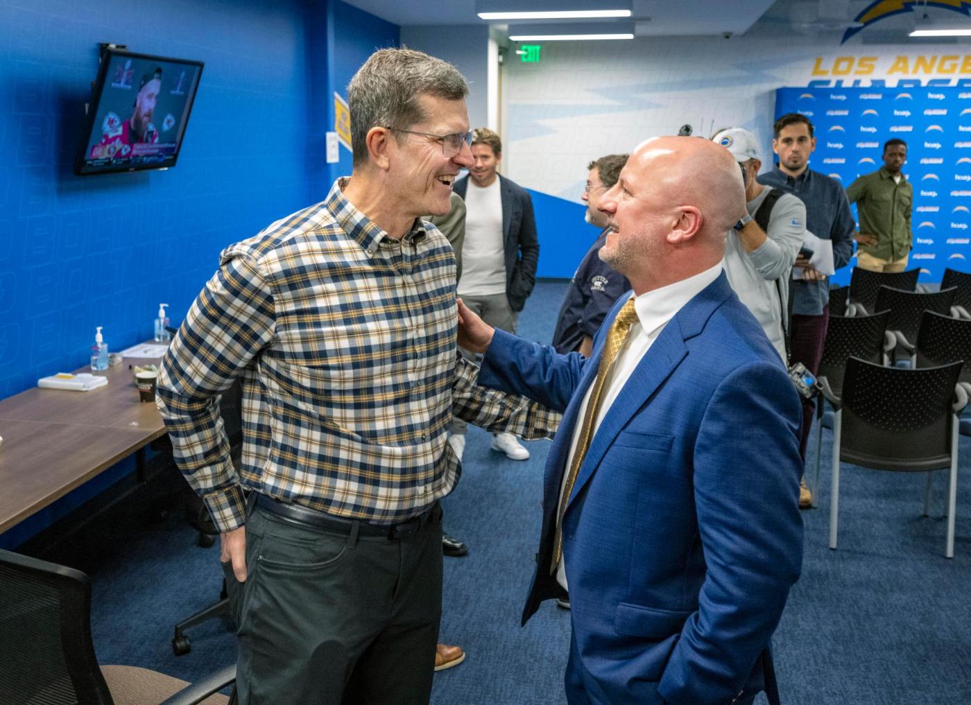 Alexander: Chargers might trade the No. 5 pick – and they should 1 LDN L CHARGERS 0207 12mr DzdasX