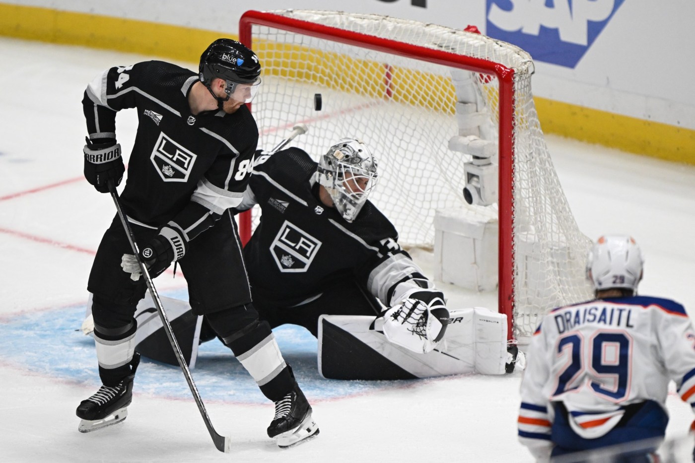 Oilers pounce on Kings early in Game 3 to take 2-1 series lead 1 LDN L KINGS 0427 DC 22 u3X3kt