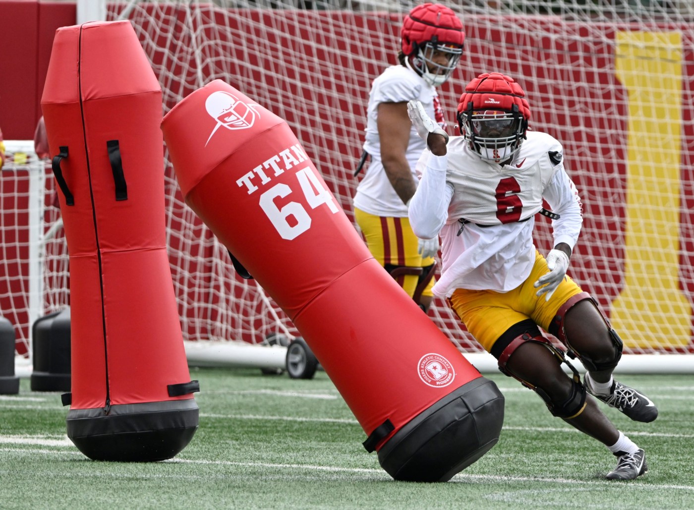 USC’s Anthony Lucas among returning defensive players with ‘a lot to prove’ 1 LDN L USC FBC 0405 KB37 Rg6mqh