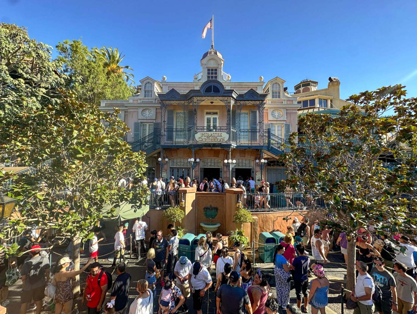 Disneyland replaces lamp posts as precautionary measure 1 OCR L DISNEYLAND JG 15 mmvpVl