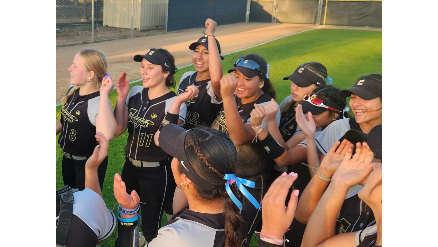Canyon softball survives wild finish against El Modena to keep hold on first place 1 OCR L HSSOFT CAN EM 16x9 1 1 Idai2Z