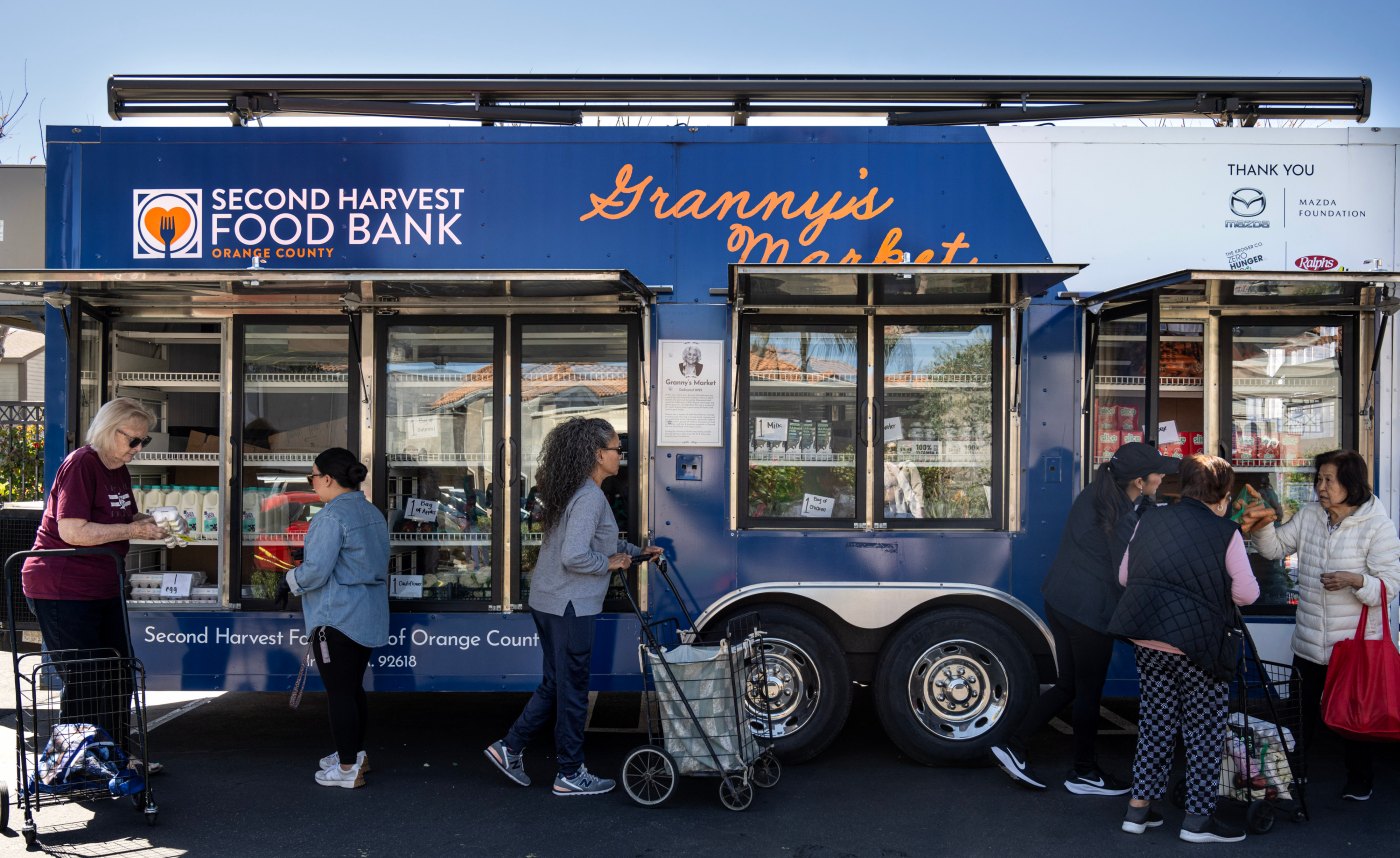 Markets on wheels keep Orange County seniors supplied with nutritious meals 1 OCR L SENIORMOBILE 01 MS 1 kKN47V