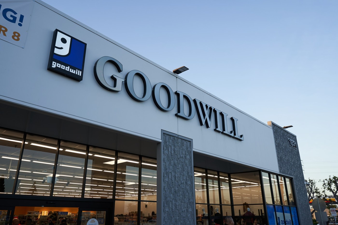 Status Update: Goodwill opens donation dropoff site in Irvine 1 OCR L STATUS GOODWILL 0415 eD8XB2