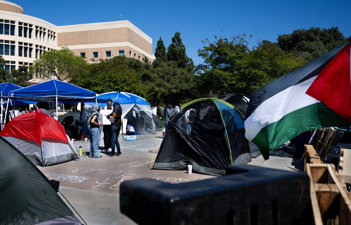 UC Irvine pro-Palestinian encampment lasts overnight, demonstrator asked to leave campus by police 1 OCR L UCICAMP 0430 09 MS 1