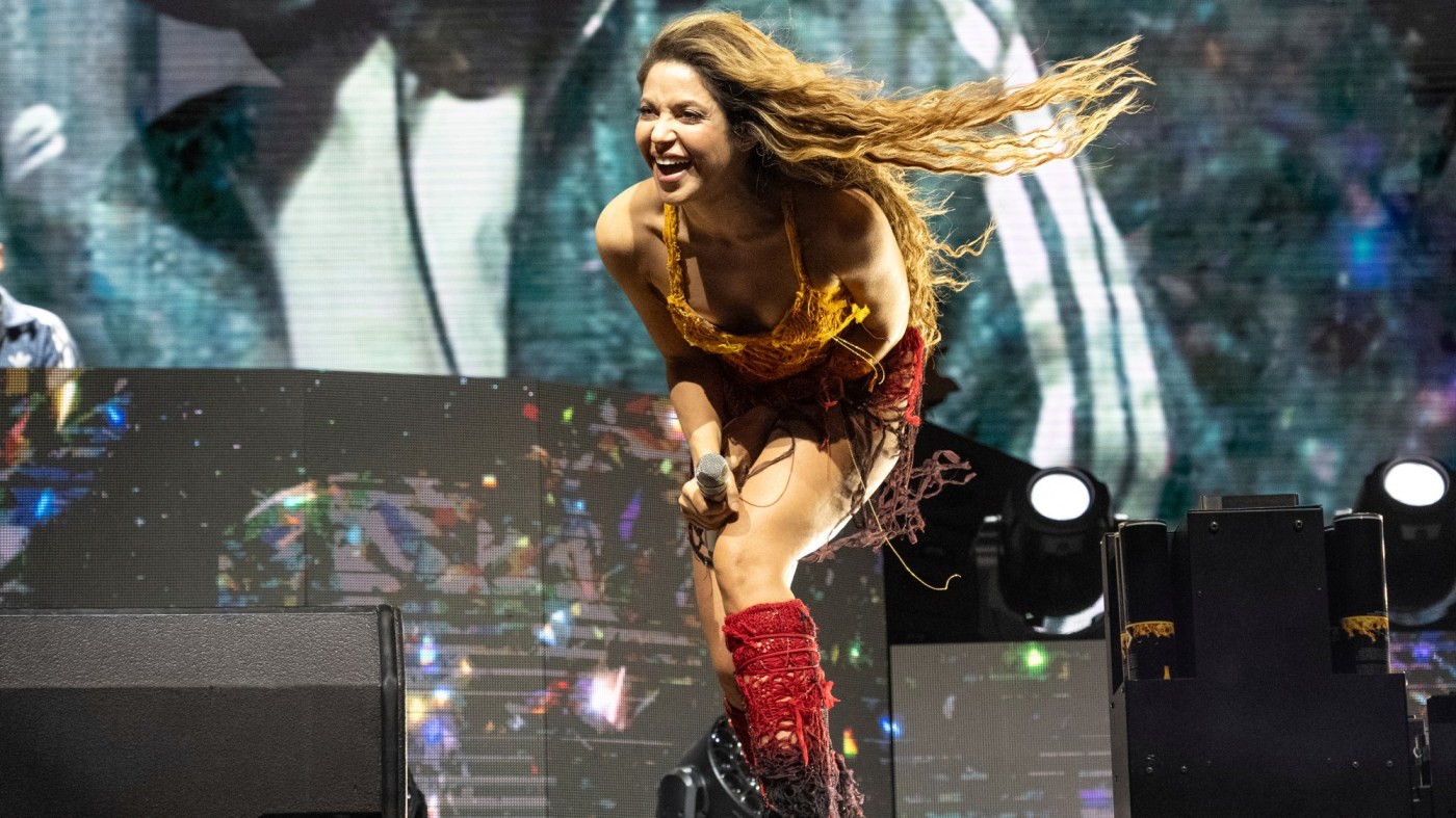 Coachella 2024: Shakira makes surprise appearance with Bizarrap, announces world tour 1 RPE L CF SHAKIRA 0413 featured f295ba PVftlK