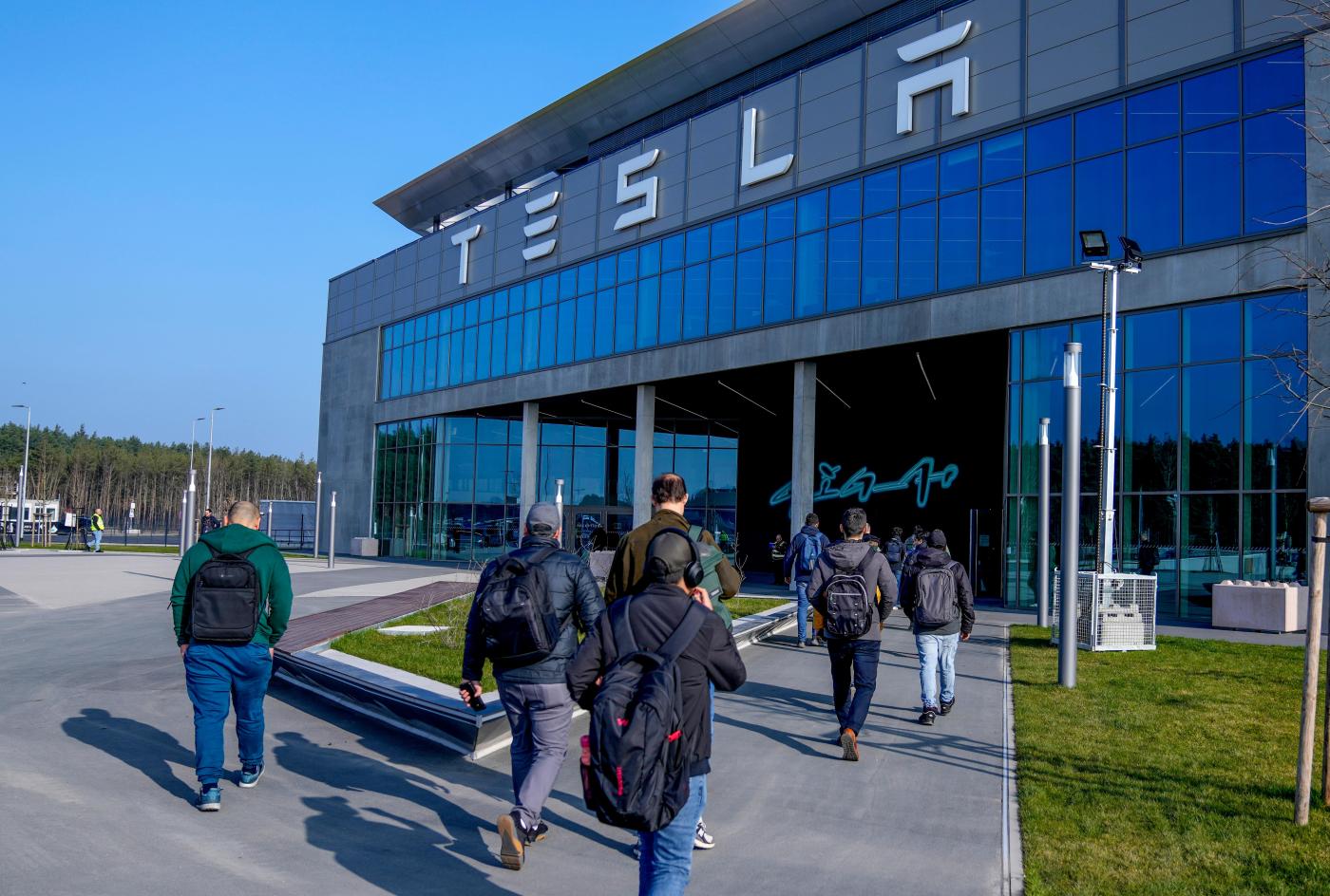 Tesla Layoffs 34687 HirX4j