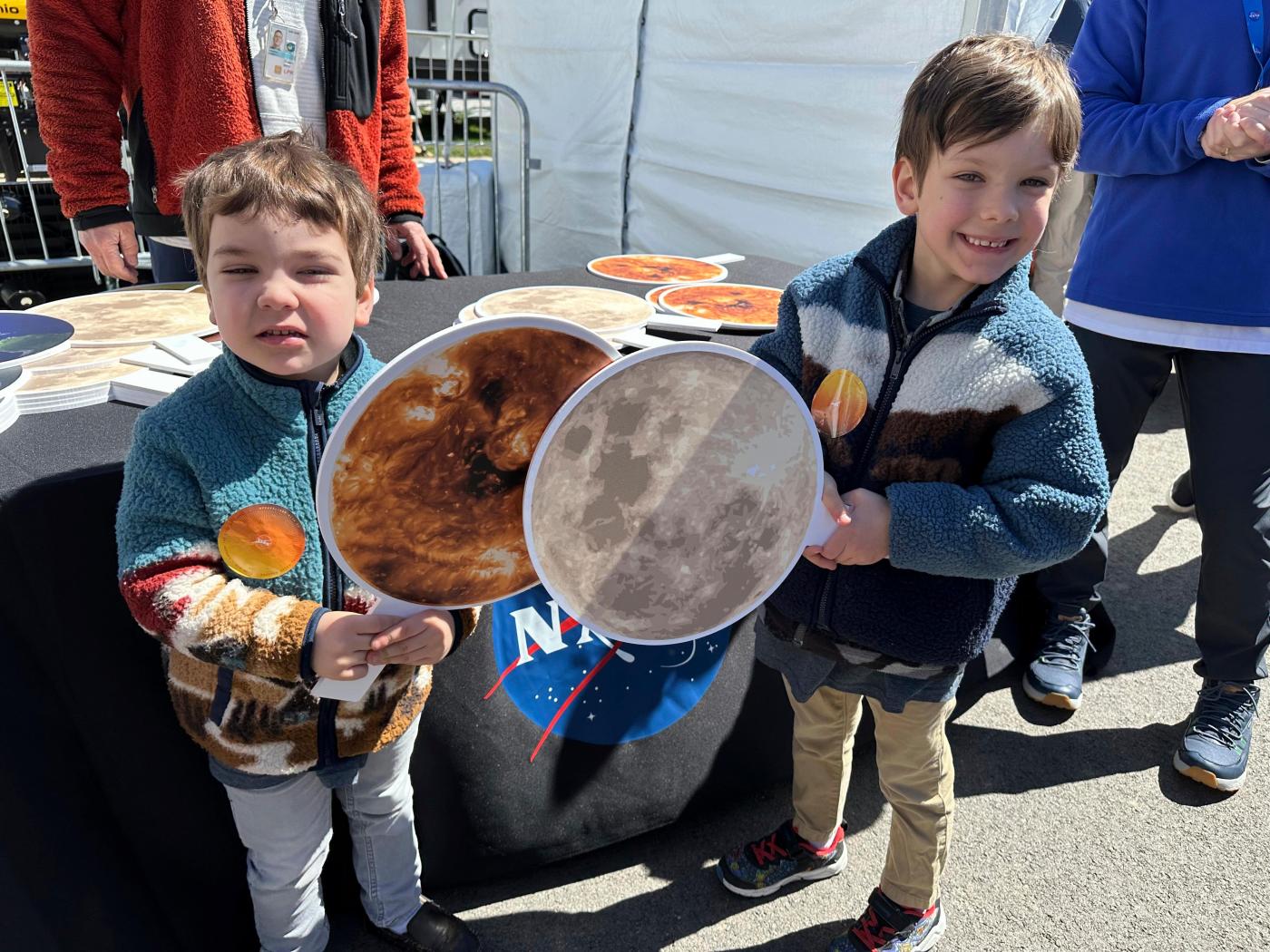 Total Solar Eclipse Spectators 36342 VCHbgt