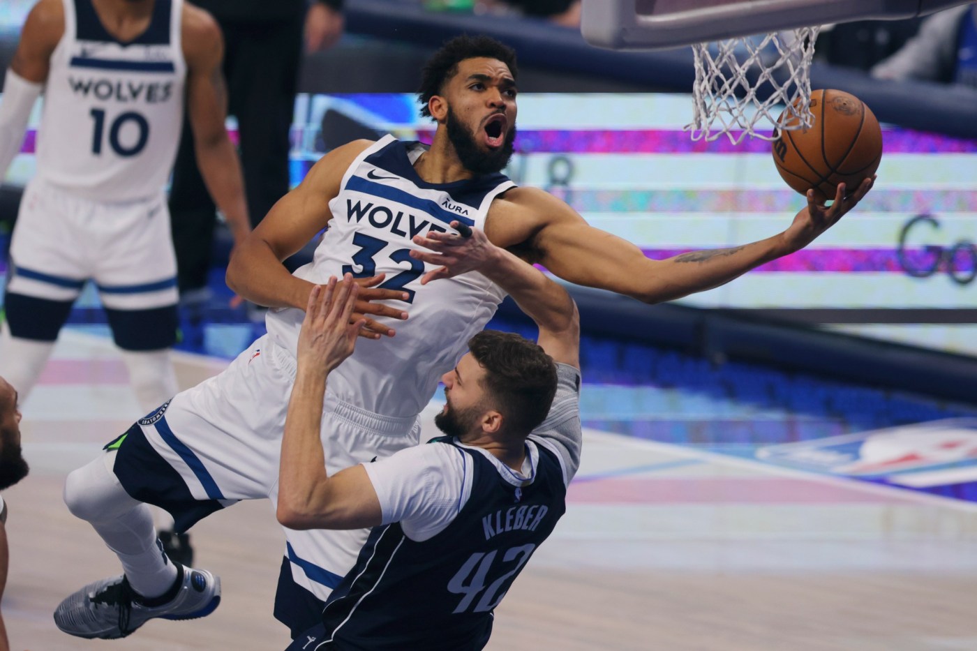 Karl-Anthony Towns, Wolves grind out Game 4 win to avoid Mavericks sweep 1 AP24150084580534 qdqB3g