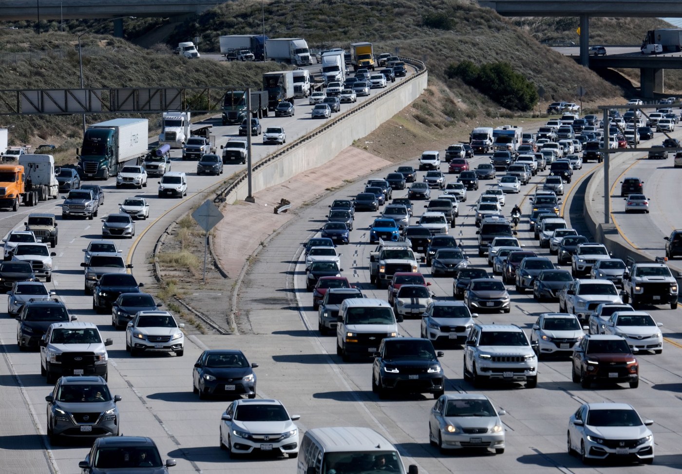 Why doesn’t California install cameras along freeways to record traffic violations? 1 LDN L A2 HOLIDAY TRAFFIC 1124 P1RVOD