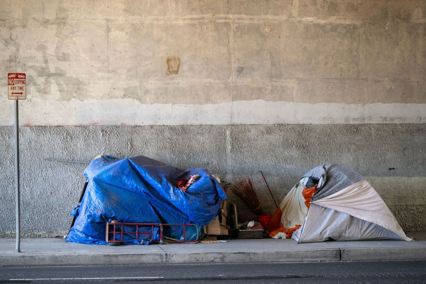LDN L ENCINO ENCAMPMENTS 04 0508 7Uaoda
