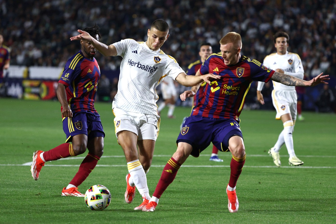 Miguel Berry’s late goal salvages a point for the Galaxy in draw with Real Salt Lake 1 LDN L GALAXY 0512 02 1 USBTuo