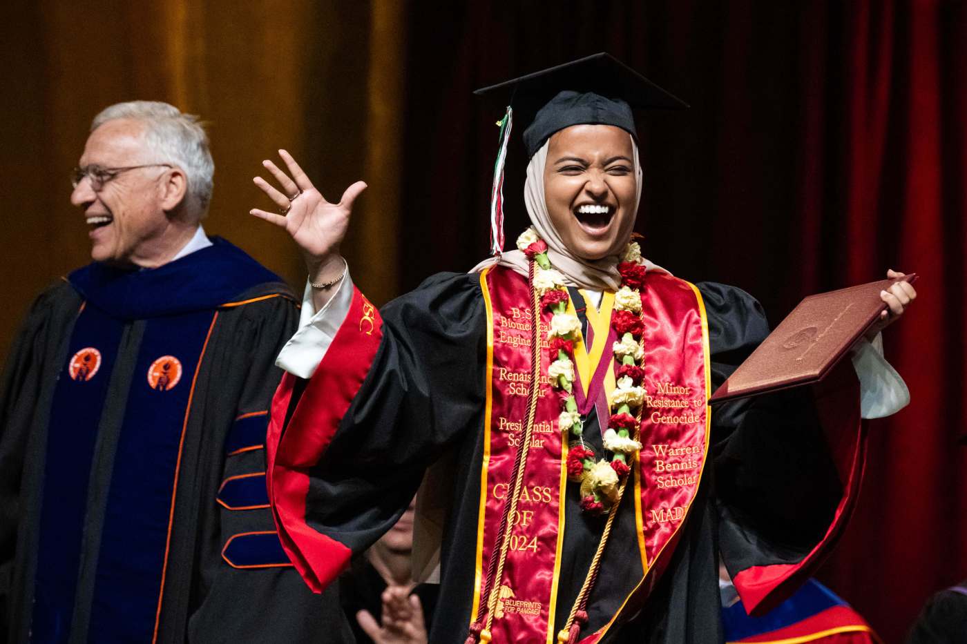 USC valedictorian gets cheers, standing ovation during commencement 1 LDN L USC GRAD ANNENBERG 0511 13 SR 1