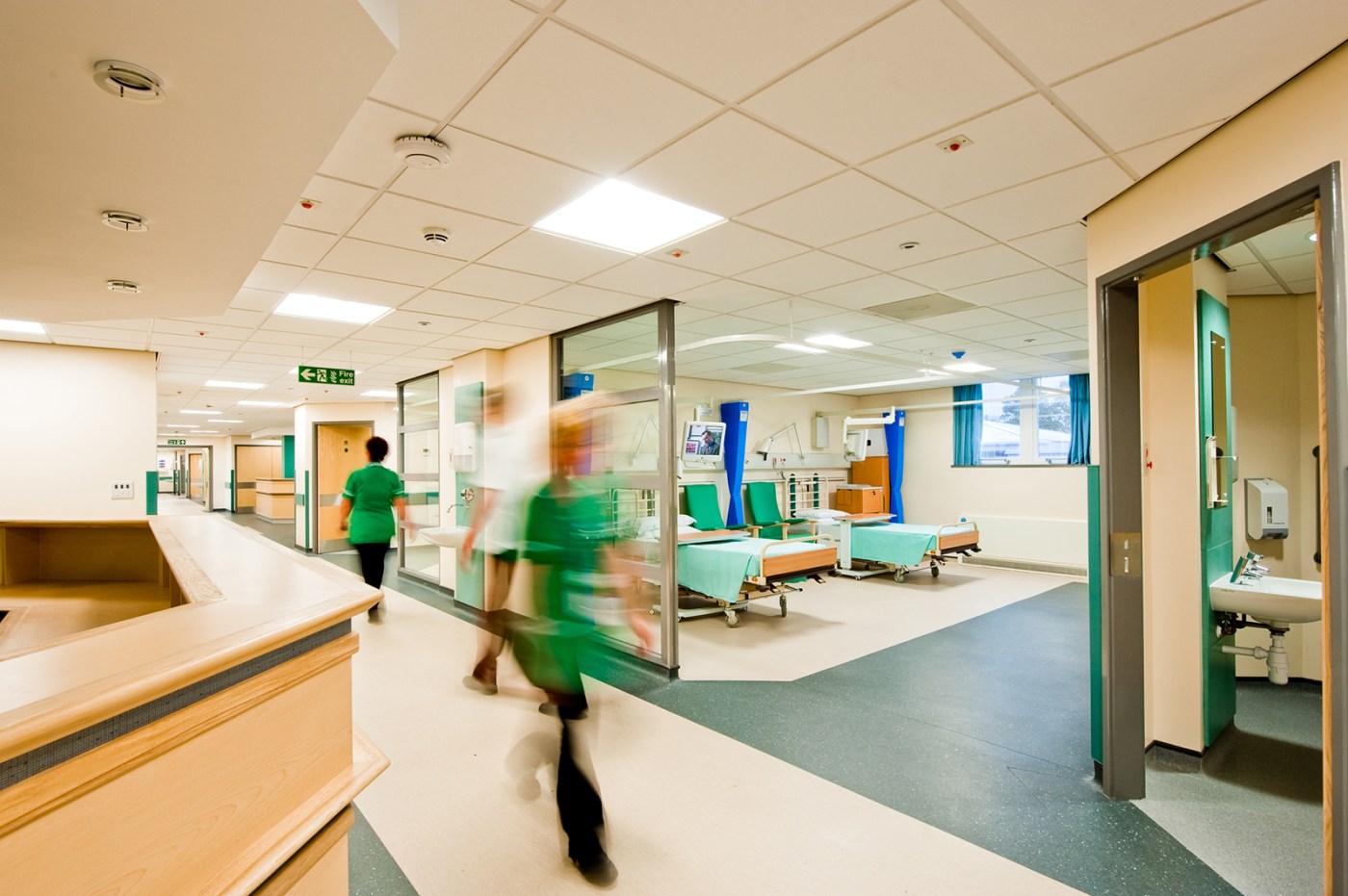 Stranded in the ER, seniors await hospital care and suffer avoidable harm 1 LIFE SRS ER STRANDED DNT d5B3Zk