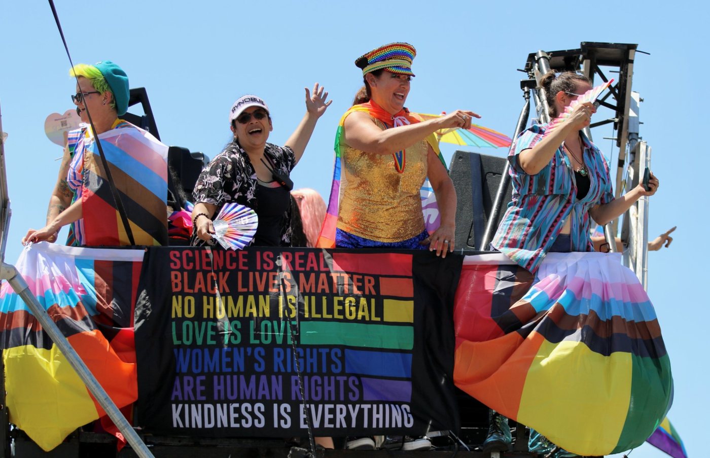LPT L PRIDE PARADE 0807 422A2451 b78ebn