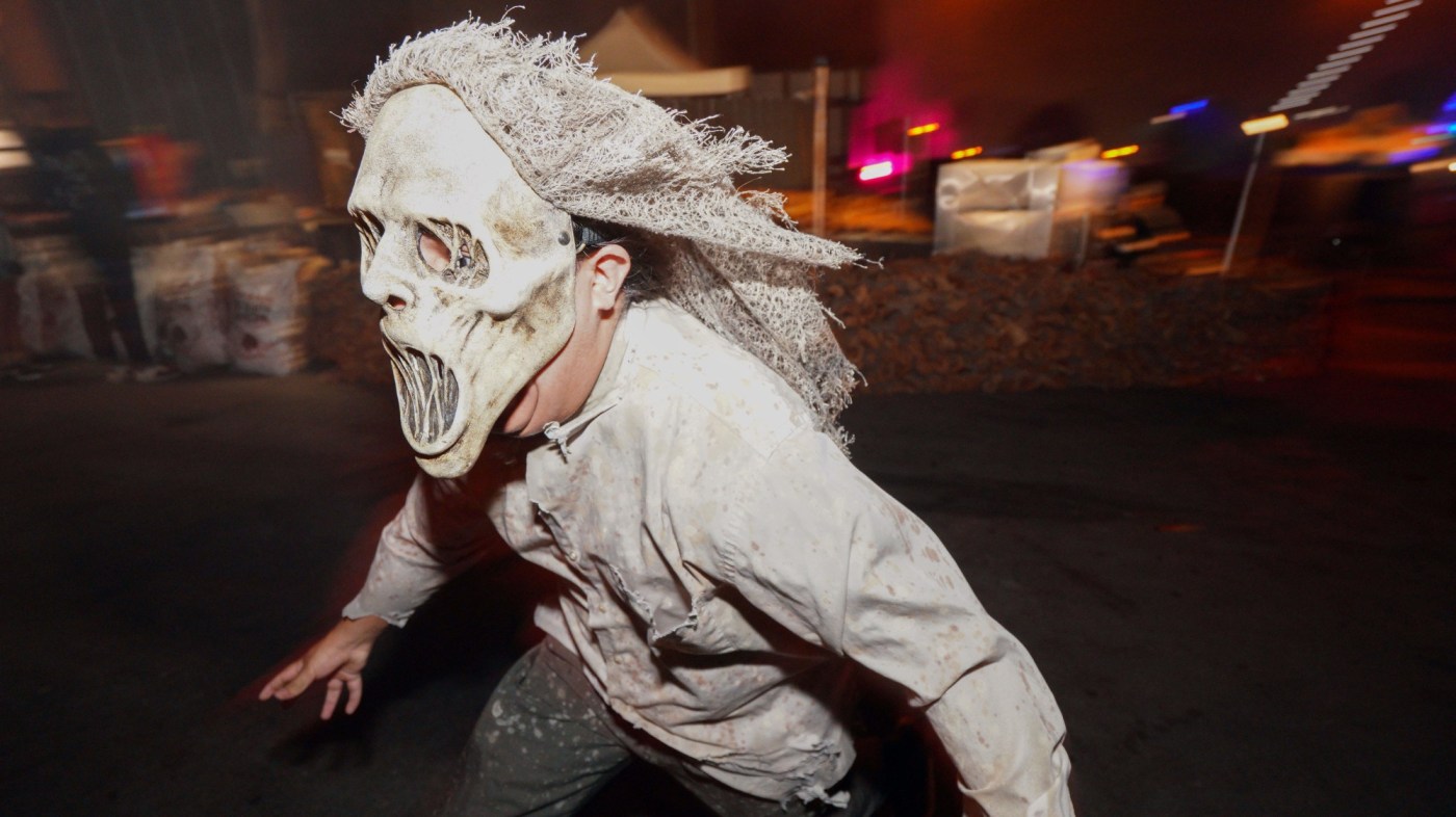Niles: Can anything stop Halloween? 1 OCR L DIS NILES 0510 FEATURED 1kk0tE