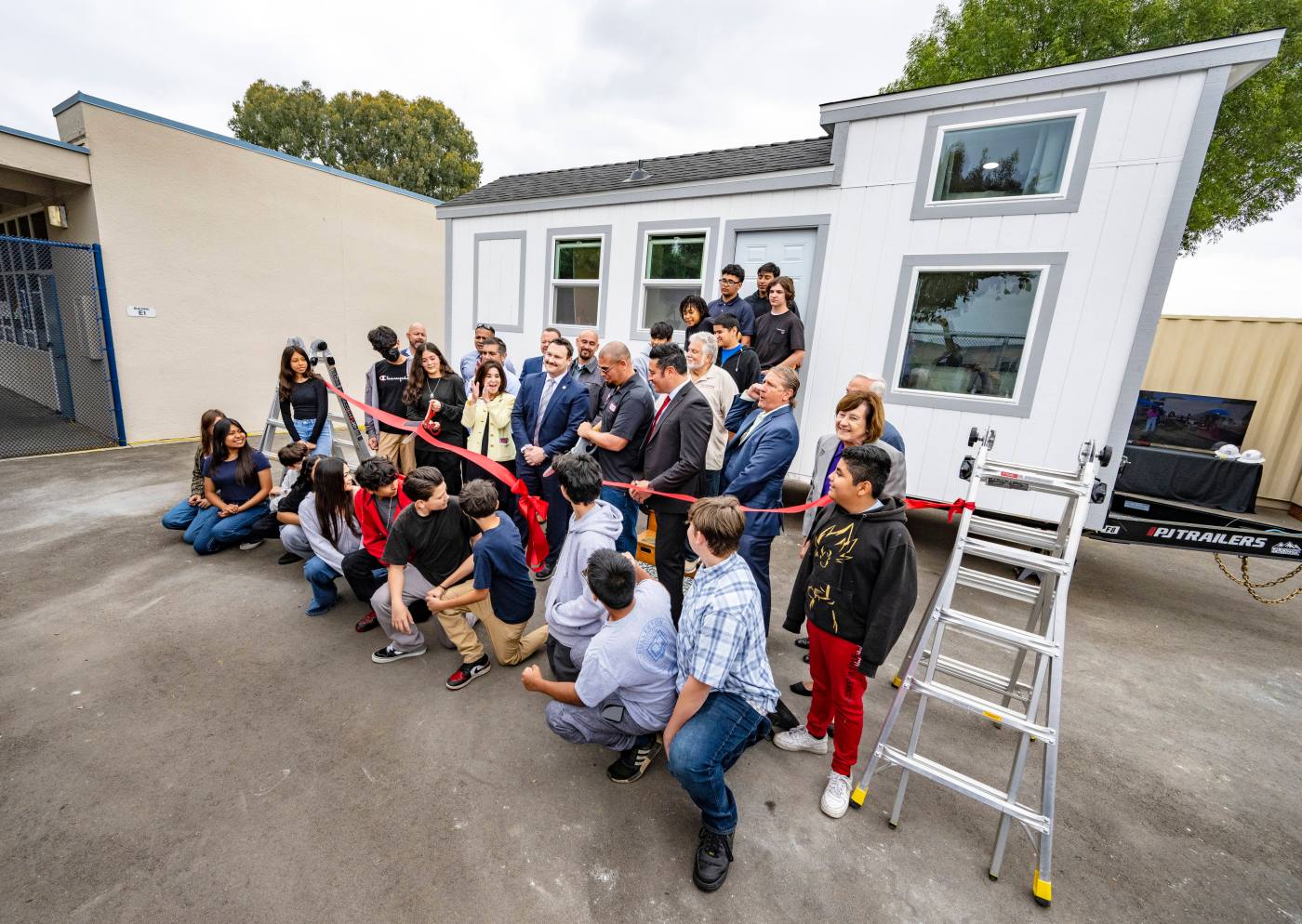 Fullerton students built a tiny home for unhoused peers 1 OCR L FLTINYHOME 0522 02mr 1 T87psE