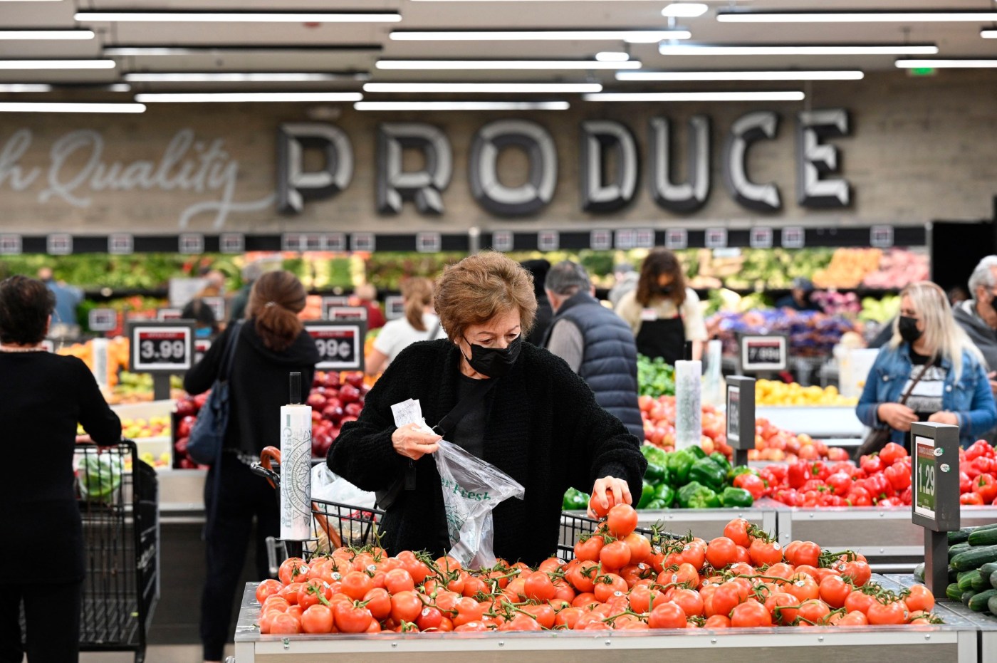 Inflation hits California families hardest. It’s shaping their views on the economy 1 OCR L LA OC INFLATION 0112 01 1 clESb1