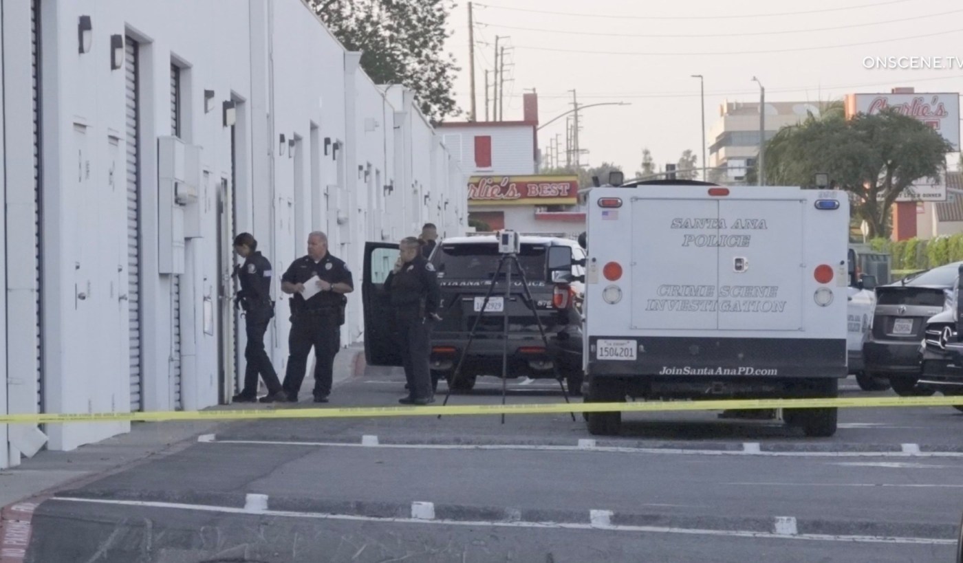 Suspect in Santa Ana double murder-suicide dies at hospital 1 OCR L SADOUBLE 0504 01 copy 1 miYc8Y