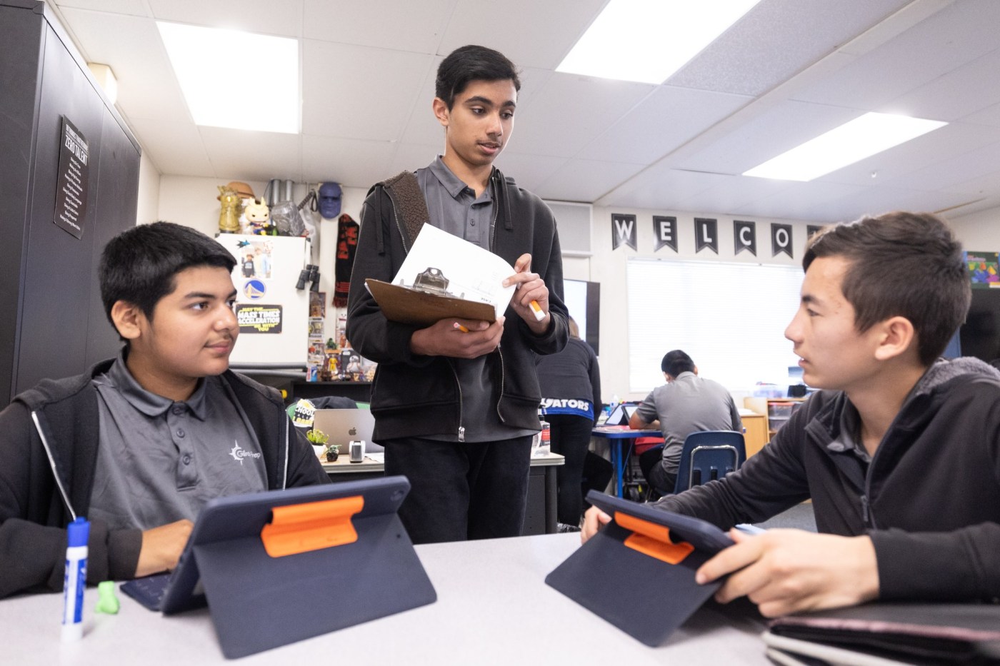 At this middle school, students teach each other. Is this new model the future of education? 1 SJM L STUDENTTEACHERS 1 fOB5V4