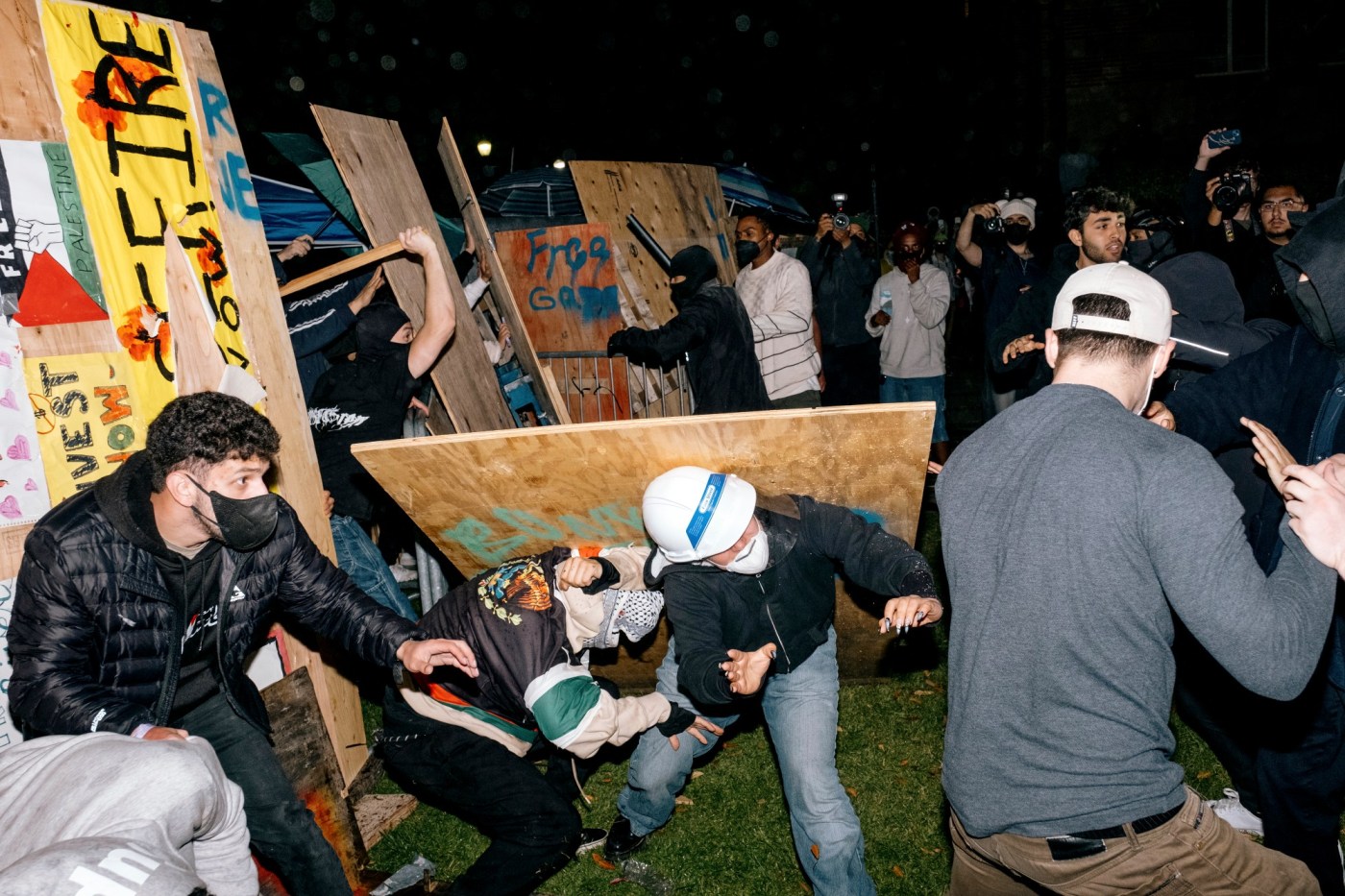 UCLA police reviewing surveillance video, seeking witnesses to arrest encampment attackers 1 SUB UCLA CAMPUS PROTEST 1 2 EISNzT
