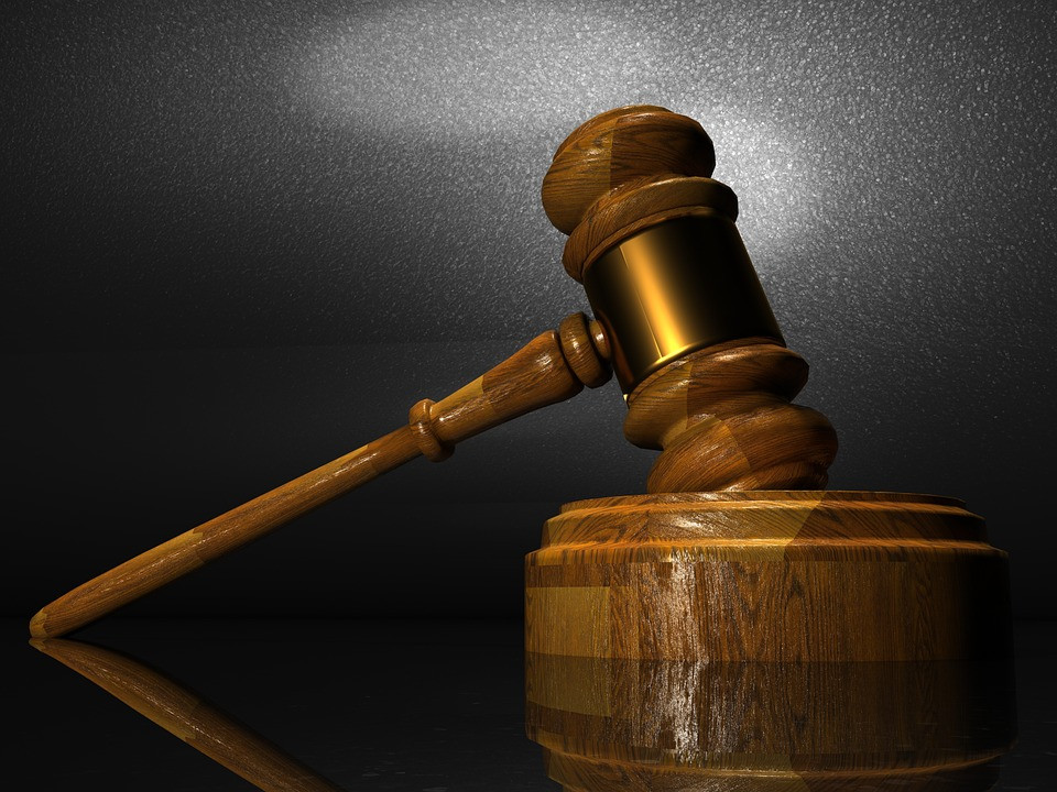 gavel 1 2 aKPDyA