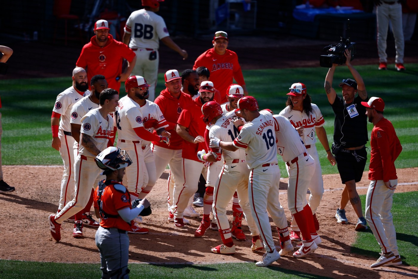 Logan O’Hoppe’s walk-off homer pushes Angels past Astros 1 2156834967 zvDRI2