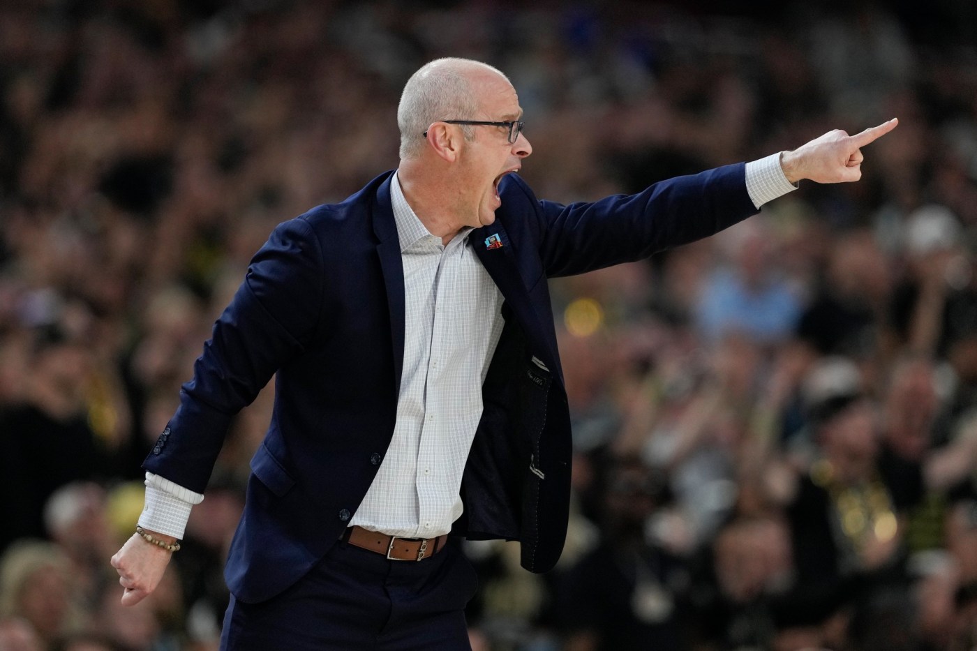 UConn’s Dan Hurley plans to decide on Lakers’ head coach job on Monday 1 AP24100056464767