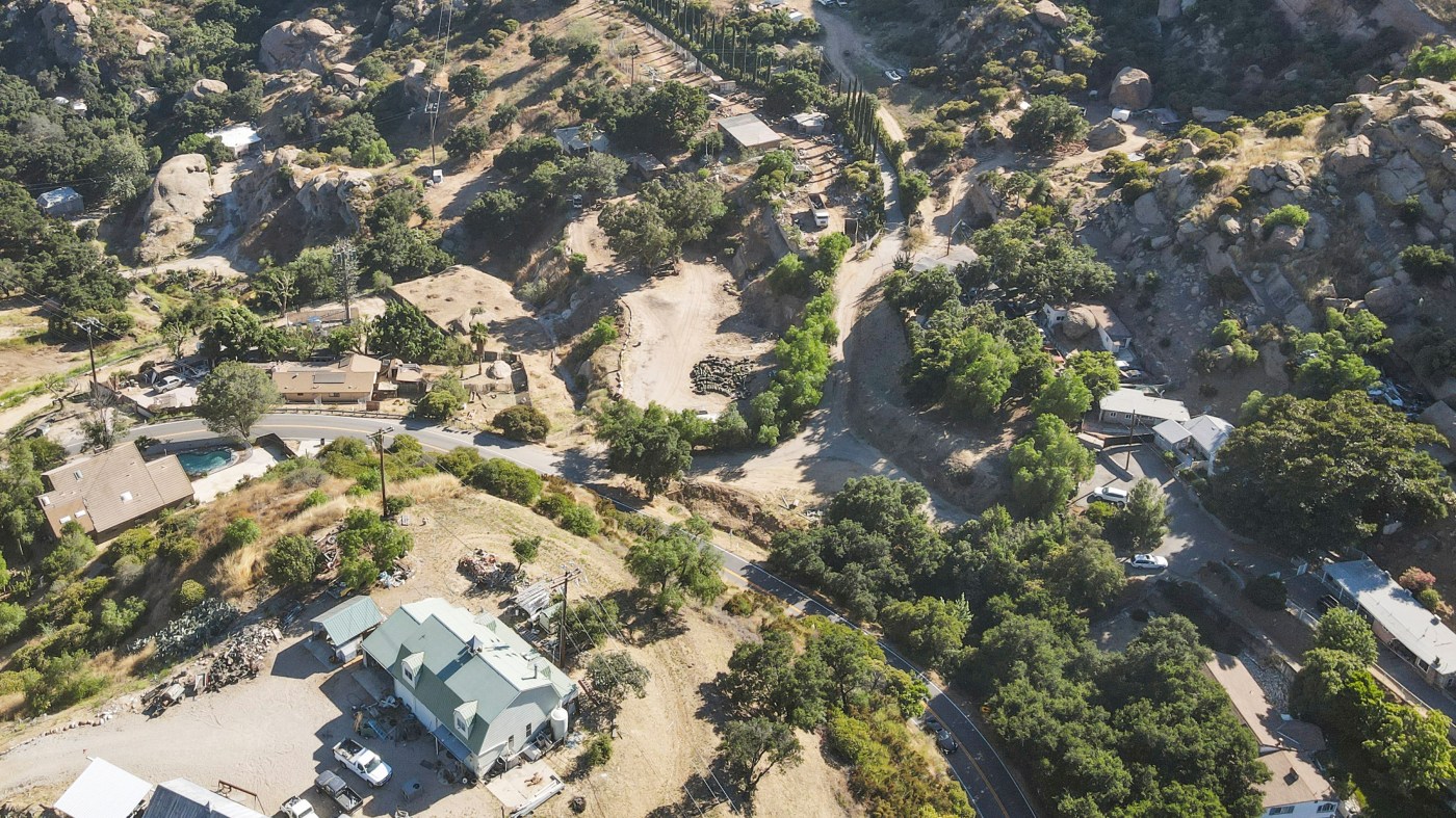 16.5-acre cult settlement in West Hills’ rugged Box Canyon lists for $4.8M 1 LDN L BOXCANYON 0612 01 1 5VUkUh