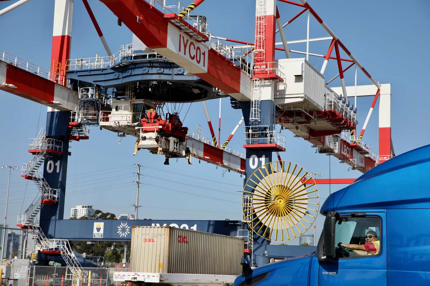 Port’s ‘big Legoland’ spins, heaves chugs and toward zero-emissions goal 1 LPT L ARCHBOLD COL 0512 HF 20 1 5qISbH