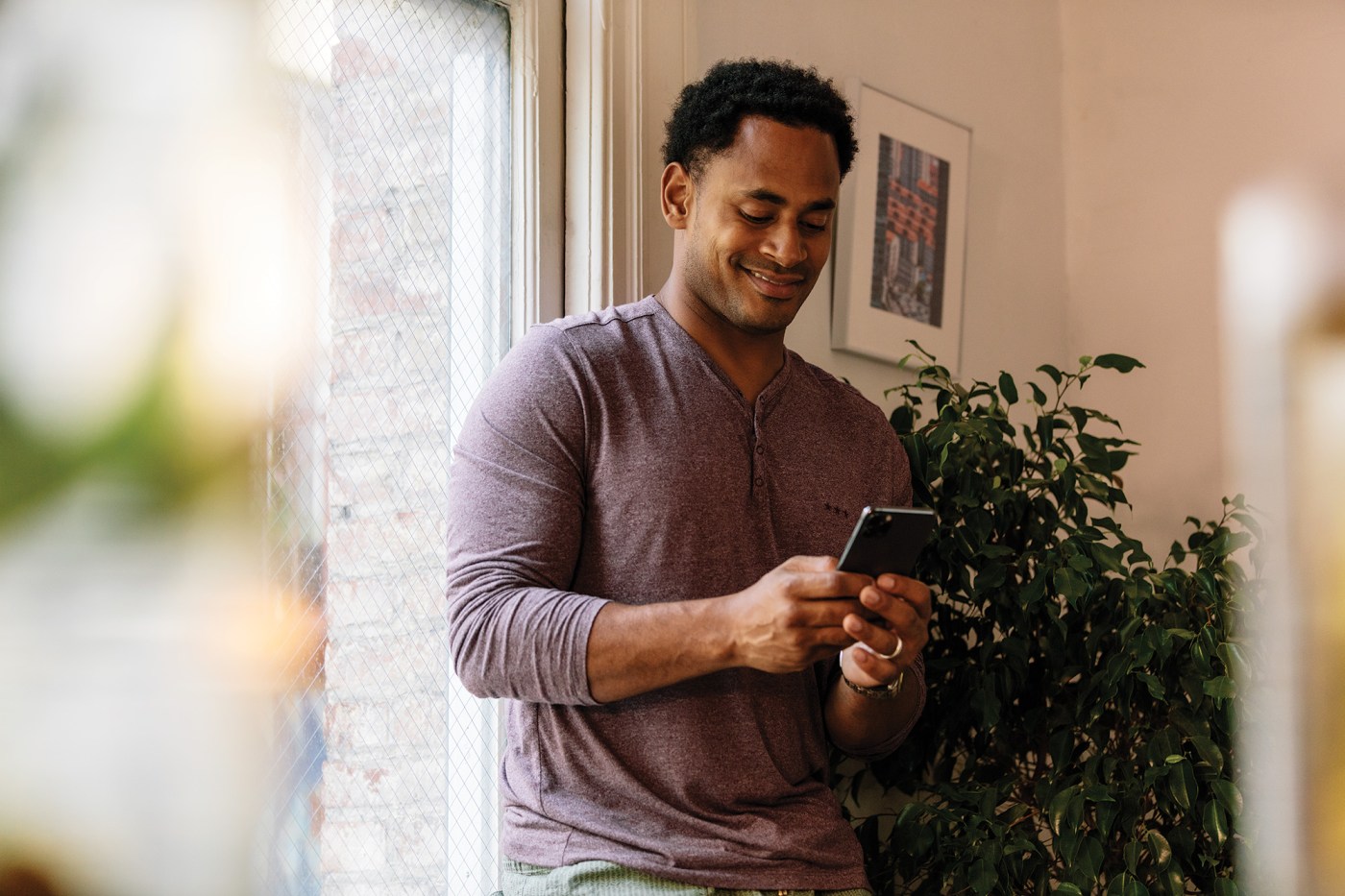 Man Smiling at Mobile Phone 1 3vnqCb