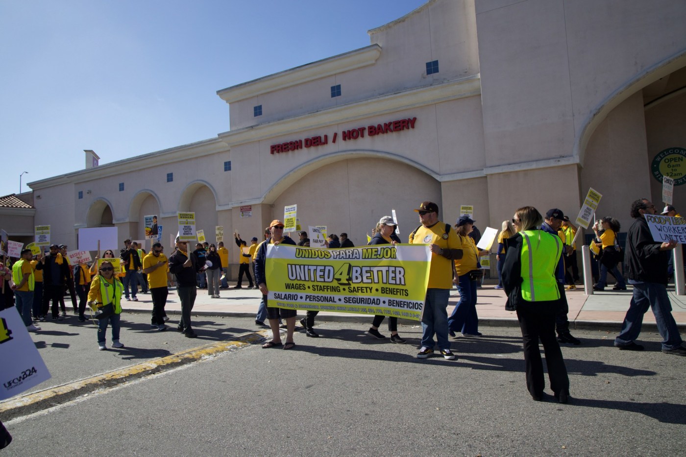 Food 4 Less contract talks are unsuccessful, says union 1 SGT L GROCERY RALLY 0308 01 1 lr5gHE
