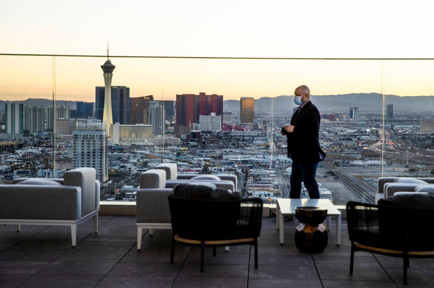 Booze with a view: 8 rooftop bars to check out in Las Vegas 1 TRV UST LASVEGAS ROOFTOP BARS 1 LV kyYW5P