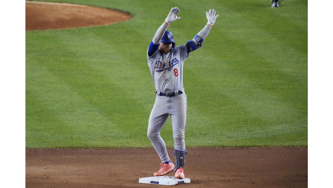 Dodgers’ Kiké Hernández makes error during in-game interview 1 imageedit 3 68678304 16x9 1 2BYiAK