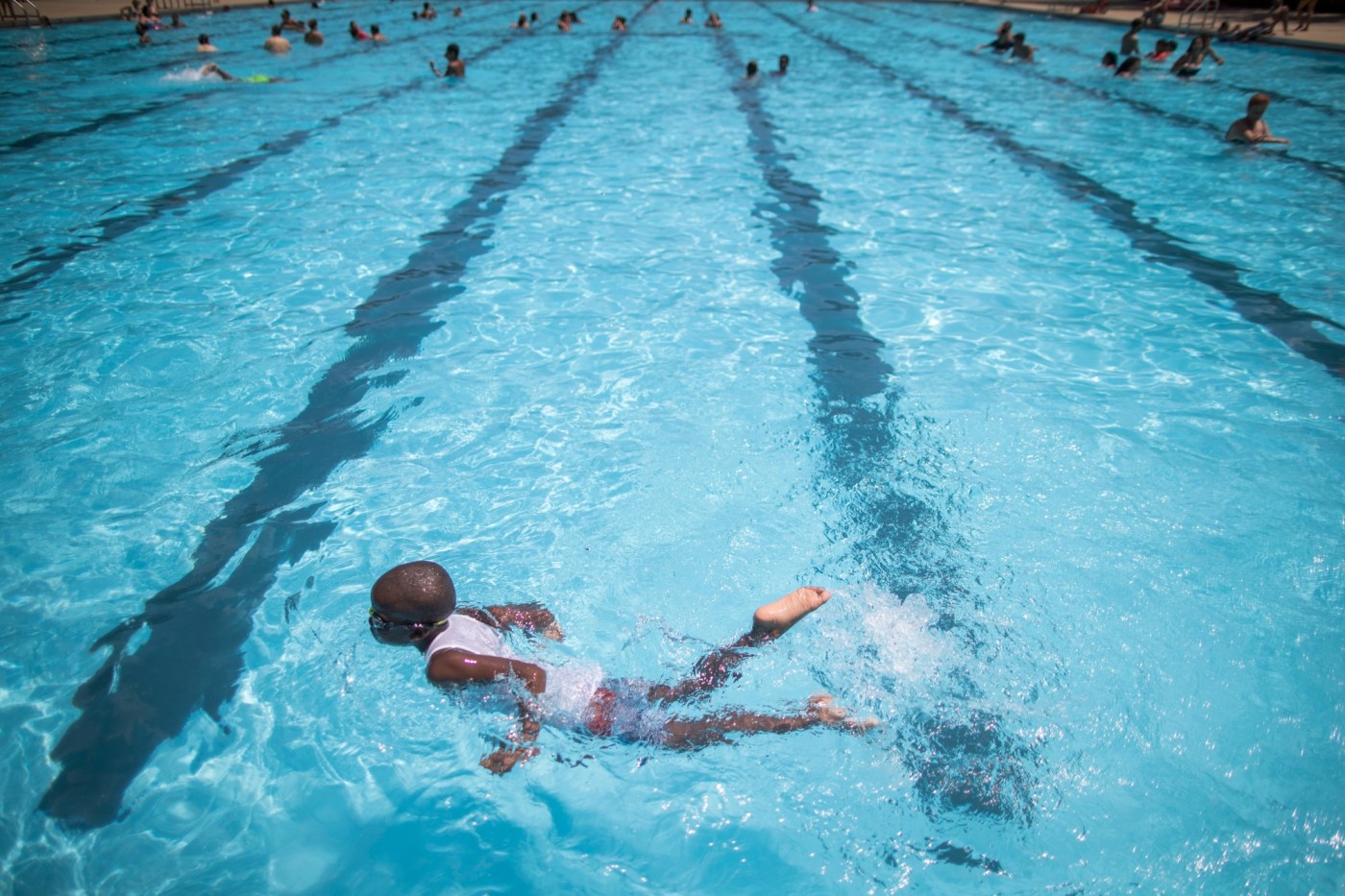 Do you really have to wait to go swimming after eating? 1 AP24200618828741 VrUOzk