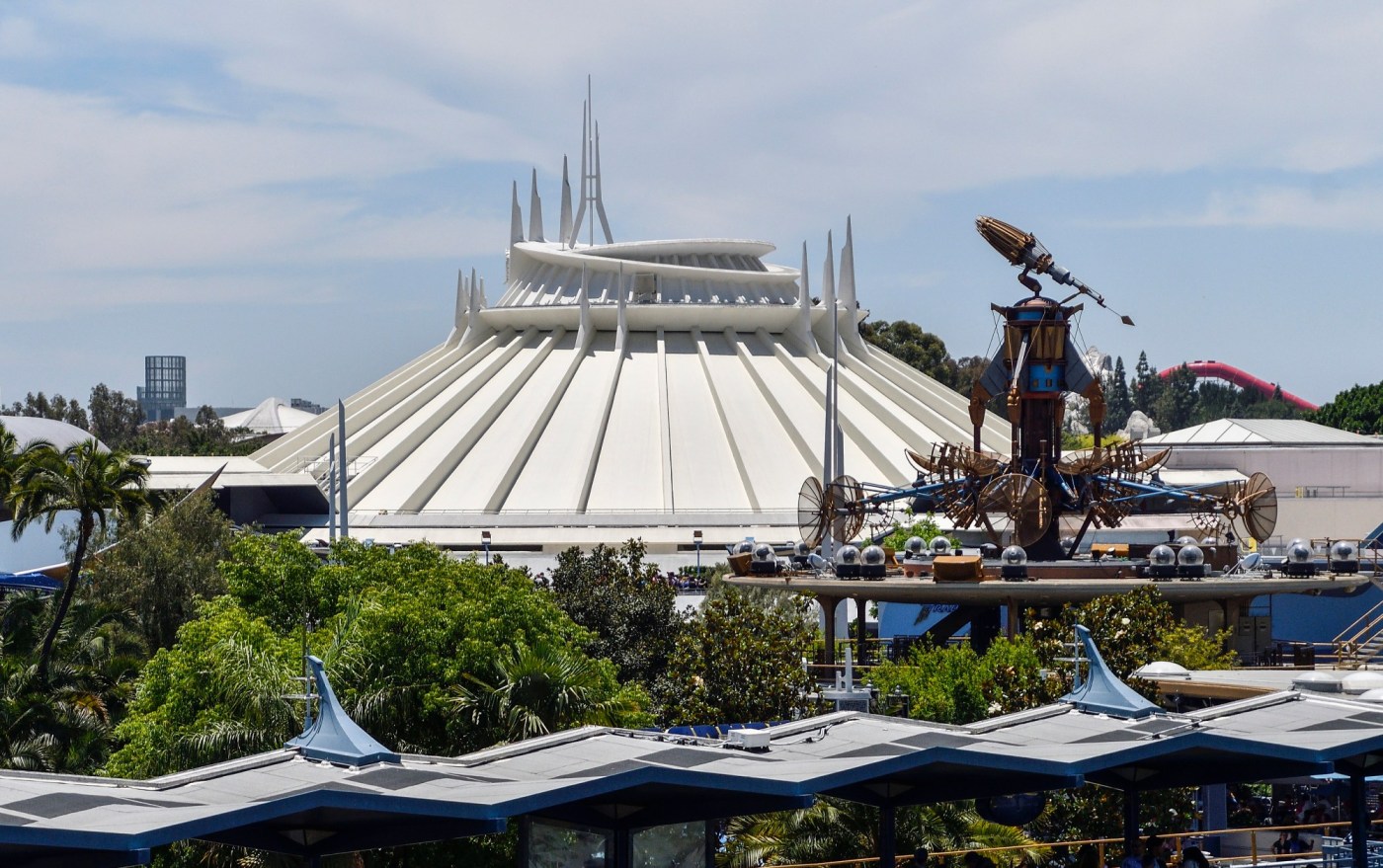 Disneyland to close Space Mountain during busy summer season 1 BOC AMUSEMENTPARKRIDE 01 4lBsZN